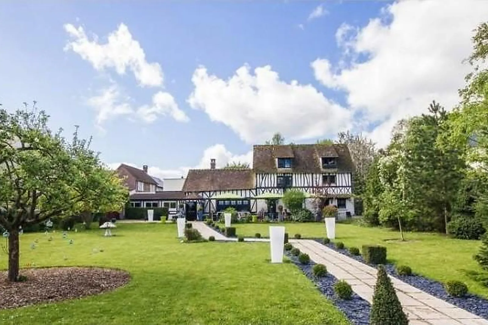 Cafés et Restaurants, RESTAURANTS - LES DAMPS (EURE) : AUBERGE DE LA POMME