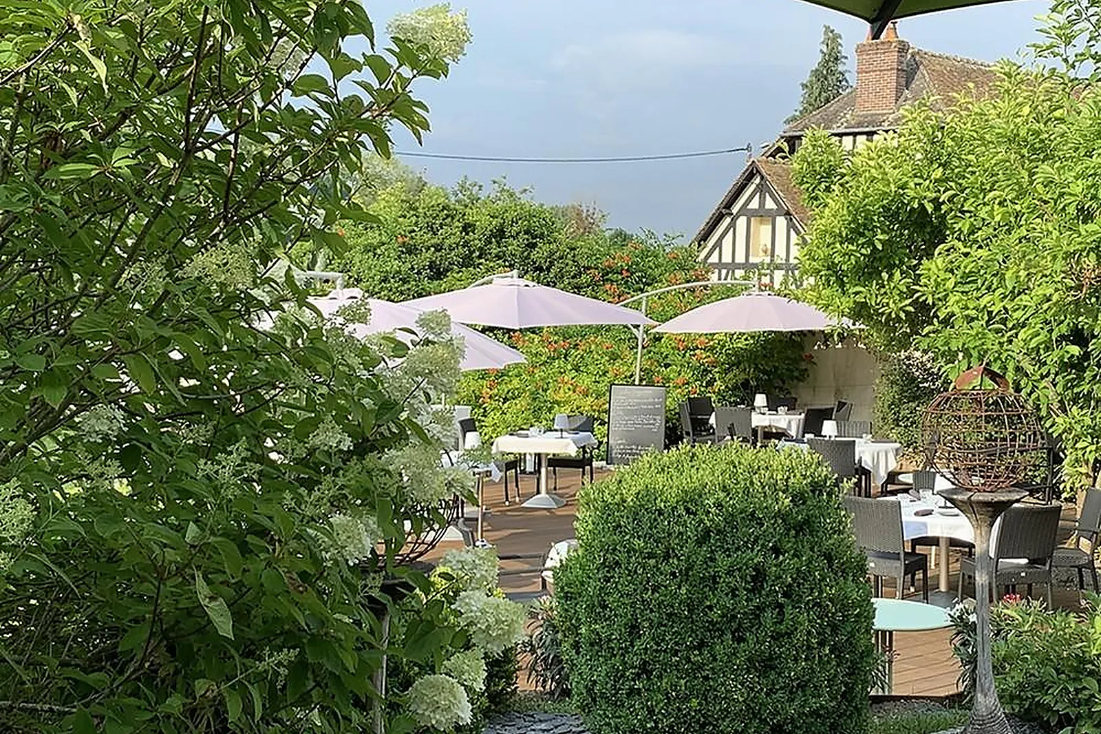Cafés et Restaurants, RESTAURANTS - LES DAMPS (EURE) : AUBERGE DE LA POMME