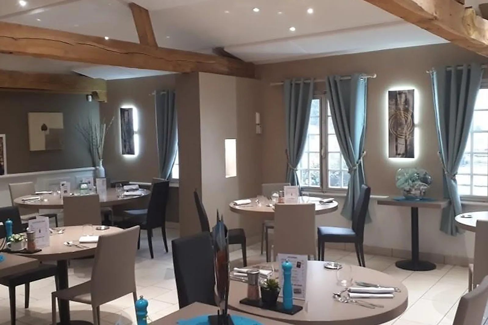 Cafés et Restaurants, RESTAURANTS - LES ECHETS (AIN) : LA TABLE DES DOMBES