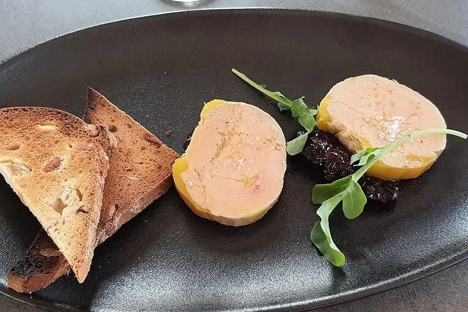 Cafés et Restaurants, RESTAURANTS - LES ECHETS (AIN) : LA TABLE DES DOMBES