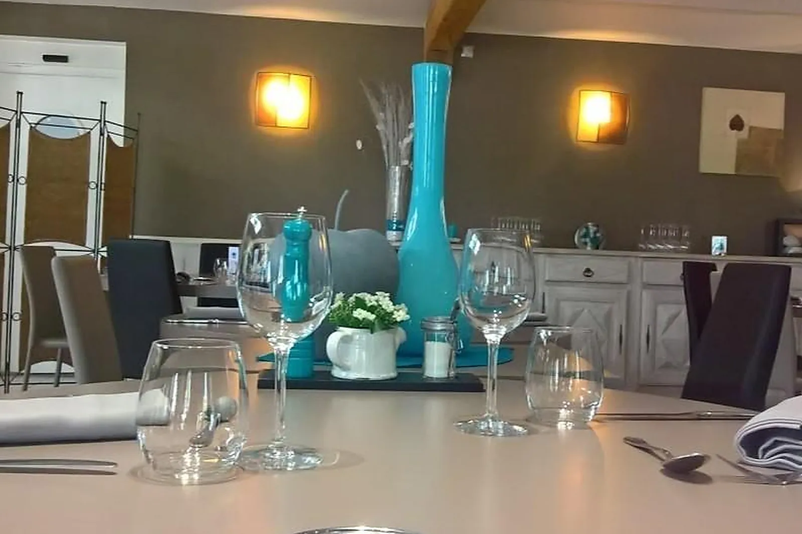 Cafés et Restaurants, RESTAURANTS - LES ECHETS (AIN) : LA TABLE DES DOMBES