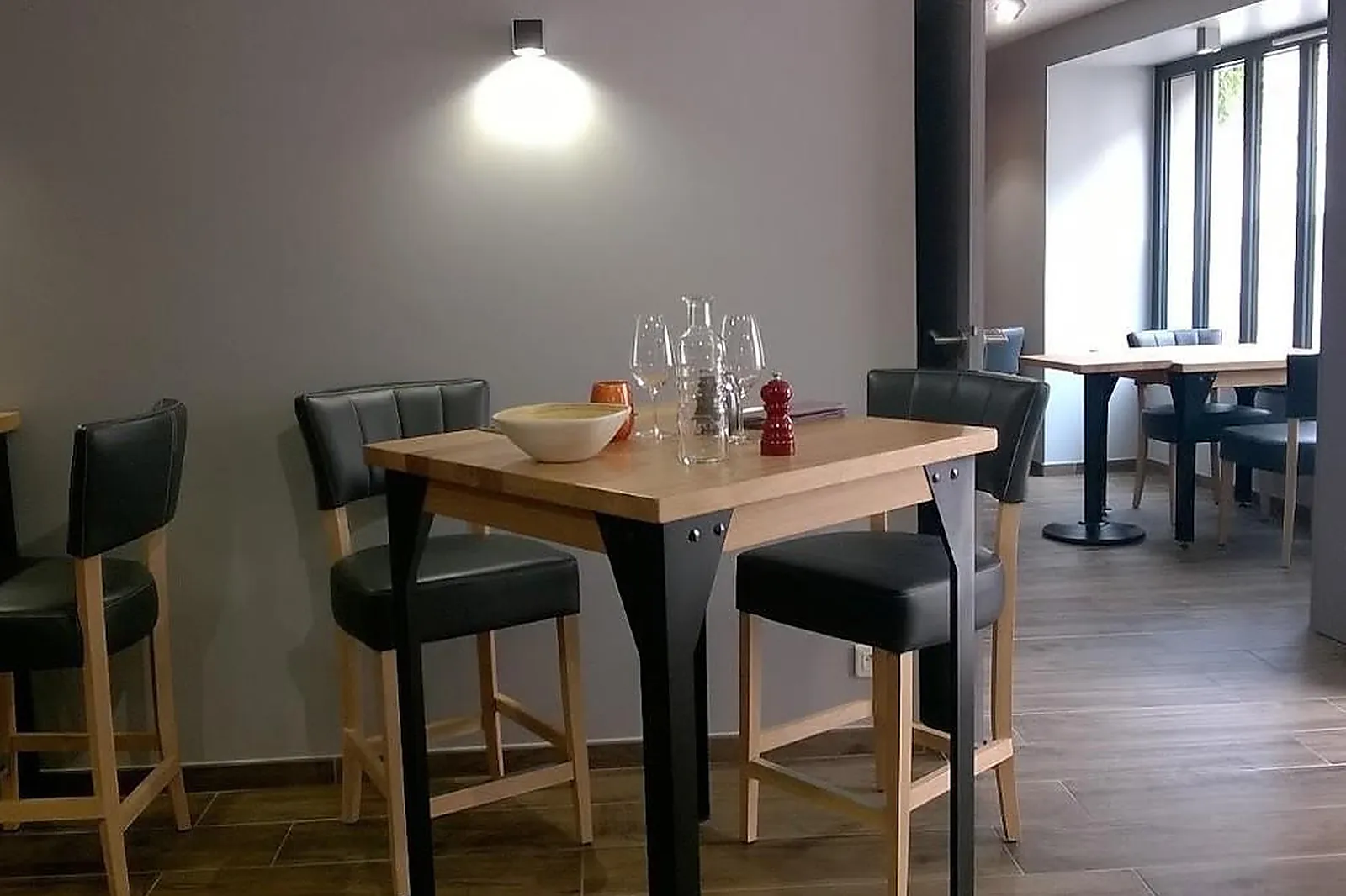 Cafés et Restaurants, RESTAURANTS - LES HERBIERS (VENDÉE) : LL&RSQUO;ENVERS DU DÉCOR