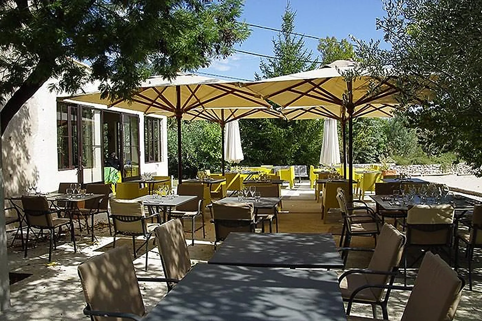 Cafés et Restaurants, RESTAURANTS - LES PENNES-MIRABEAU (BOUCHES-DU-RHÔNE) : LA BONNE BRISE