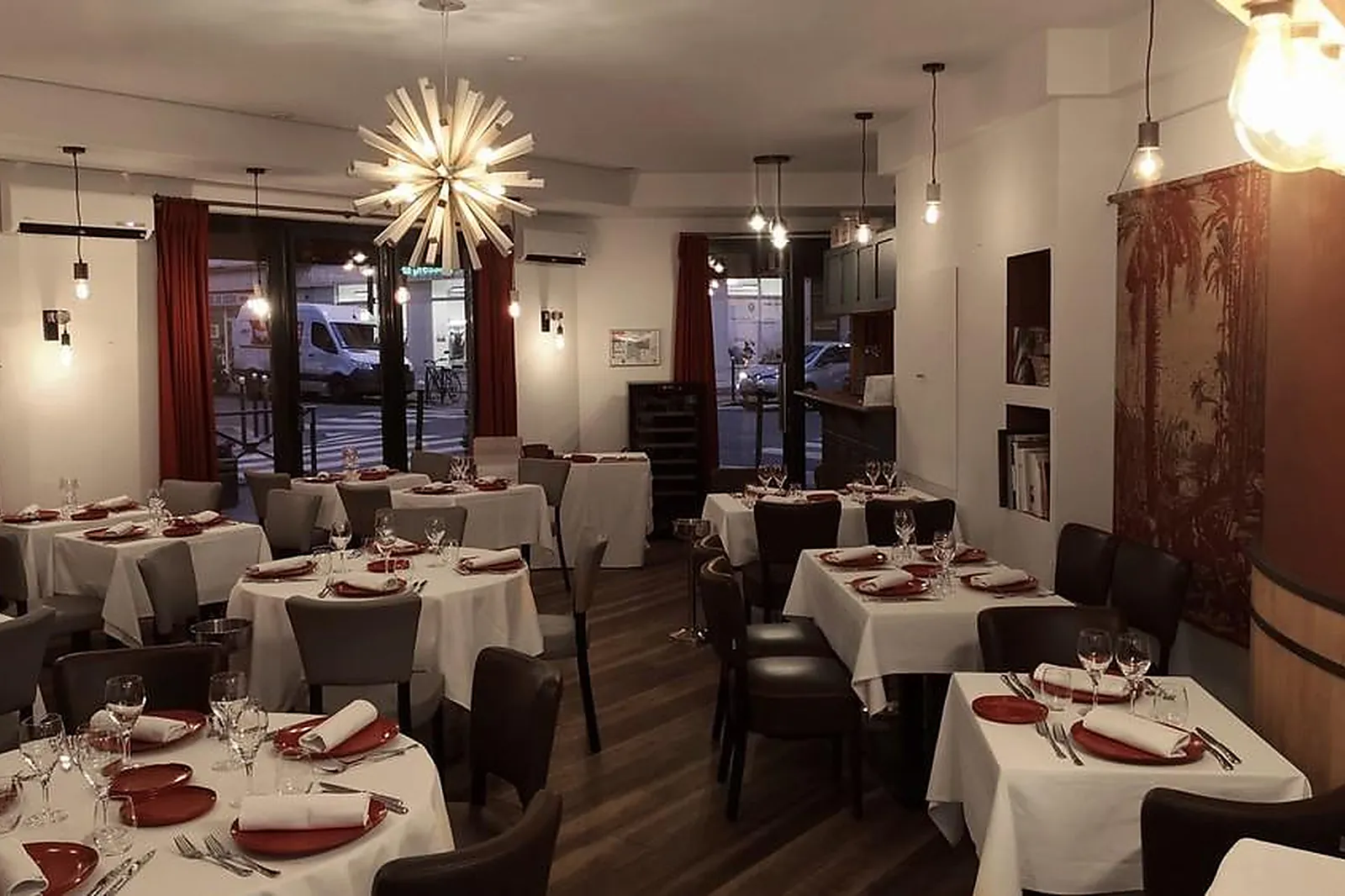 Cafés et Restaurants, RESTAURANTS - LEVALLOIS-PERRET (HAUTS-DE-SEINE) : INSTINCT