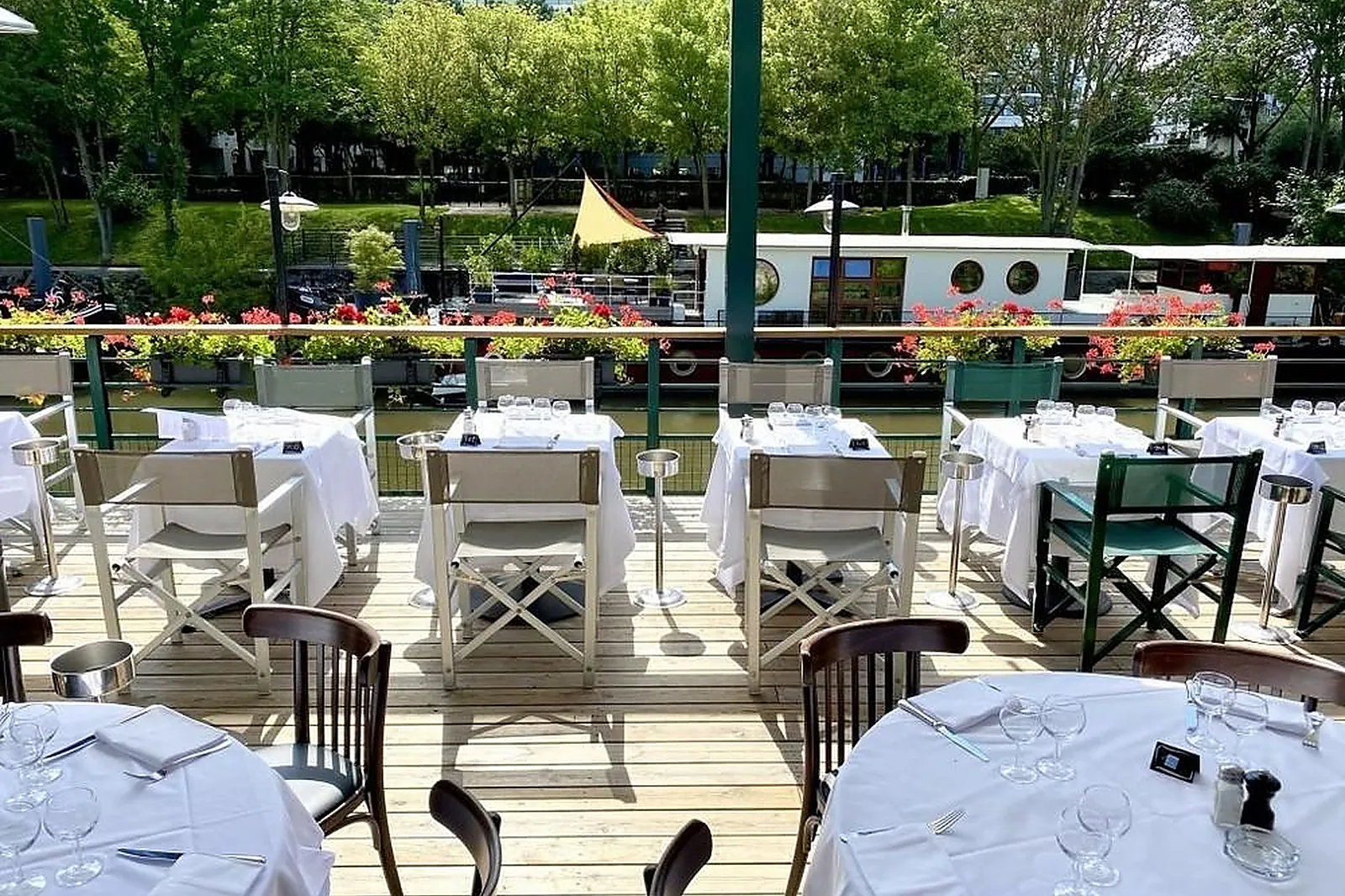 Cafés et Restaurants, RESTAURANTS - LEVALLOIS-PERRET (HAUTS-DE-SEINE) : LE PETIT POUCET