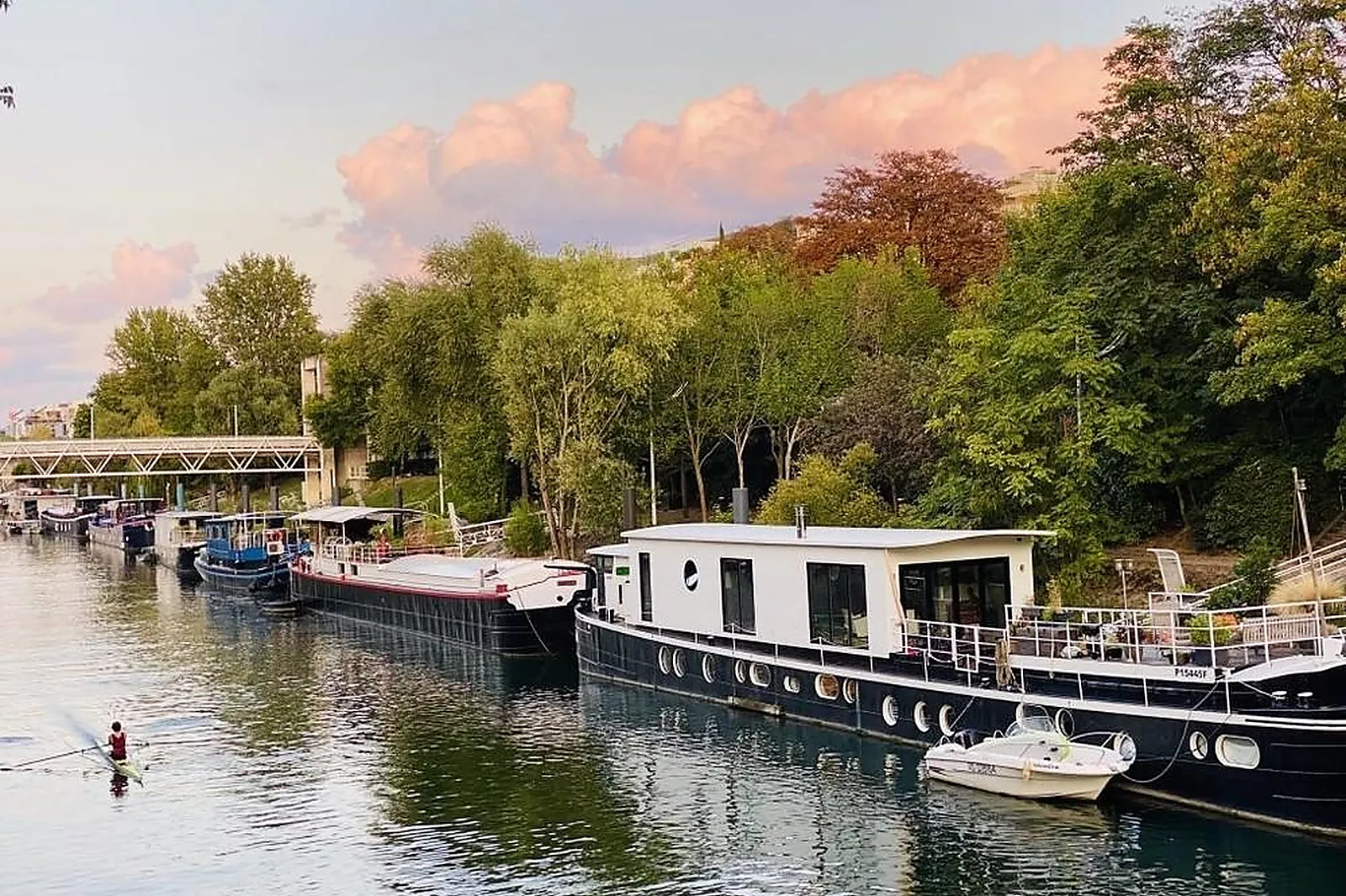 Cafés et Restaurants, RESTAURANTS - LEVALLOIS-PERRET (HAUTS-DE-SEINE) : LE PETIT POUCET