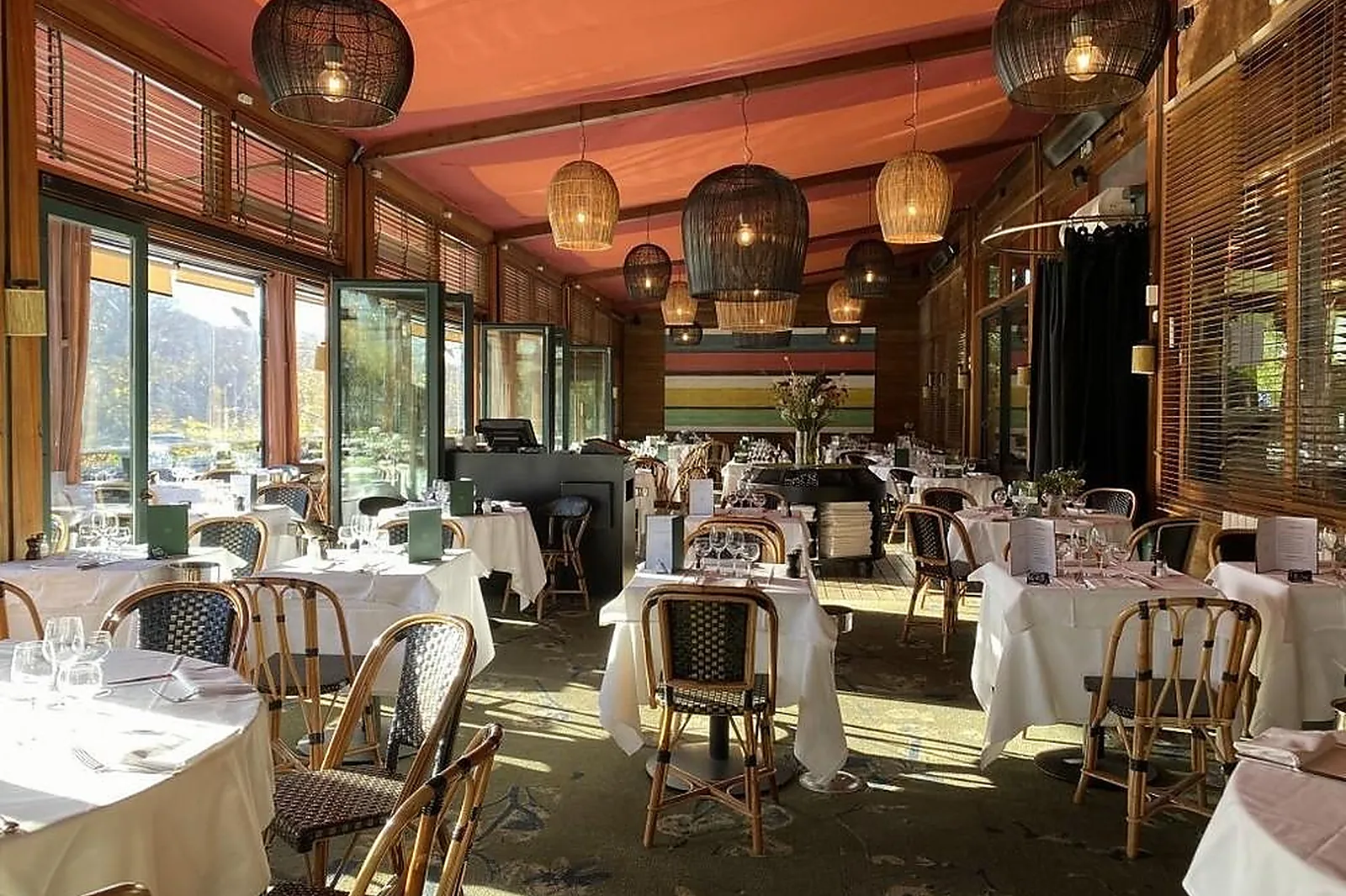 Cafés et Restaurants, RESTAURANTS - LEVALLOIS-PERRET (HAUTS-DE-SEINE) : LE PETIT POUCET