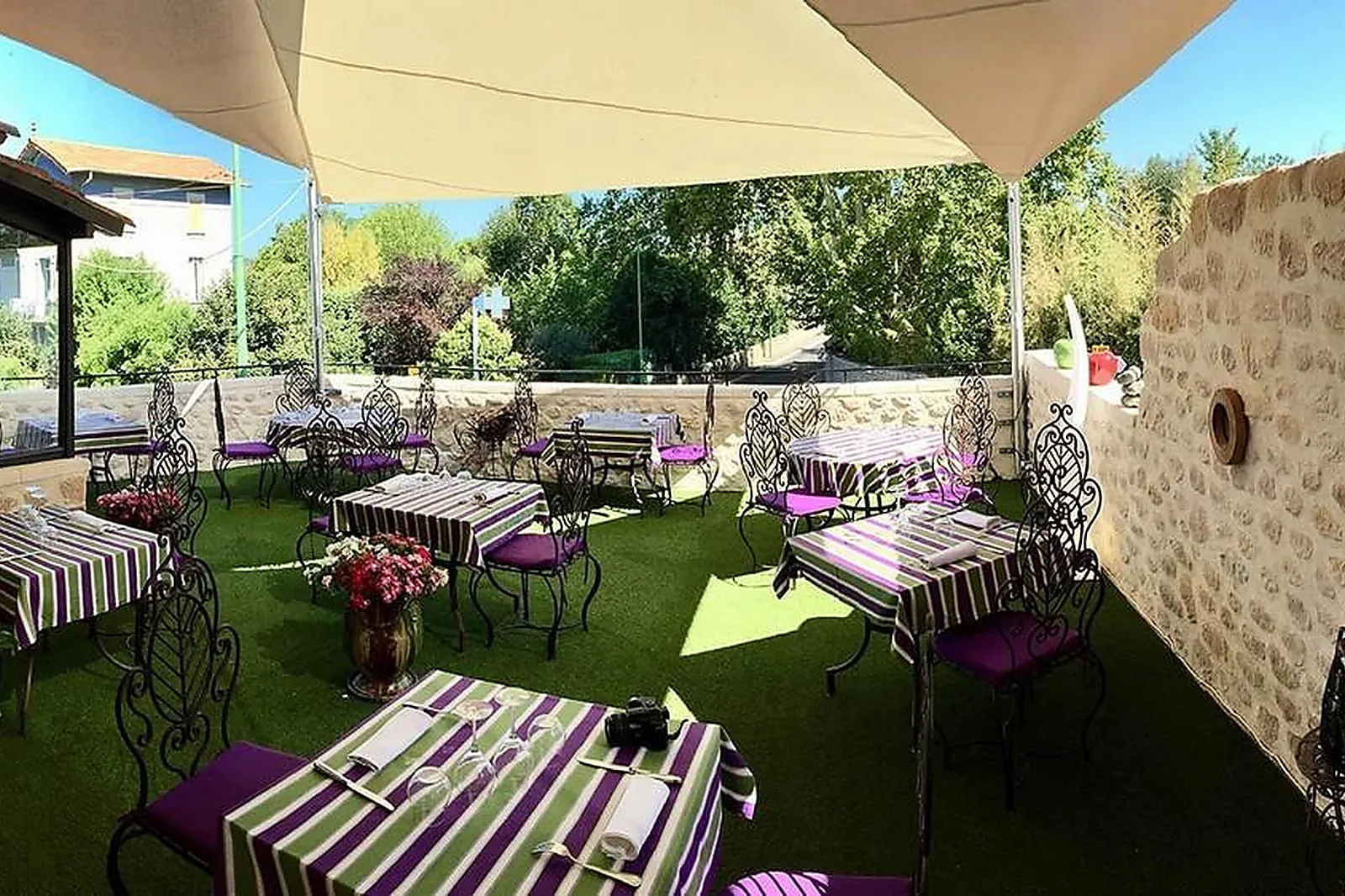 Cafés et Restaurants, RESTAURANTS - LEZAN (GARD) : LES SECRETS DE CÉLINE