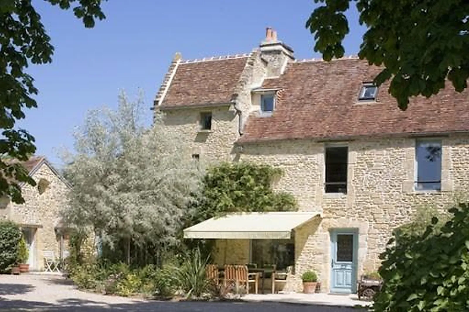 Cafés et Restaurants, RESTAURANTS - LE BREUIL-EN-AUGE (CALVADOS) : AUBERGE DU DAUPHIN
