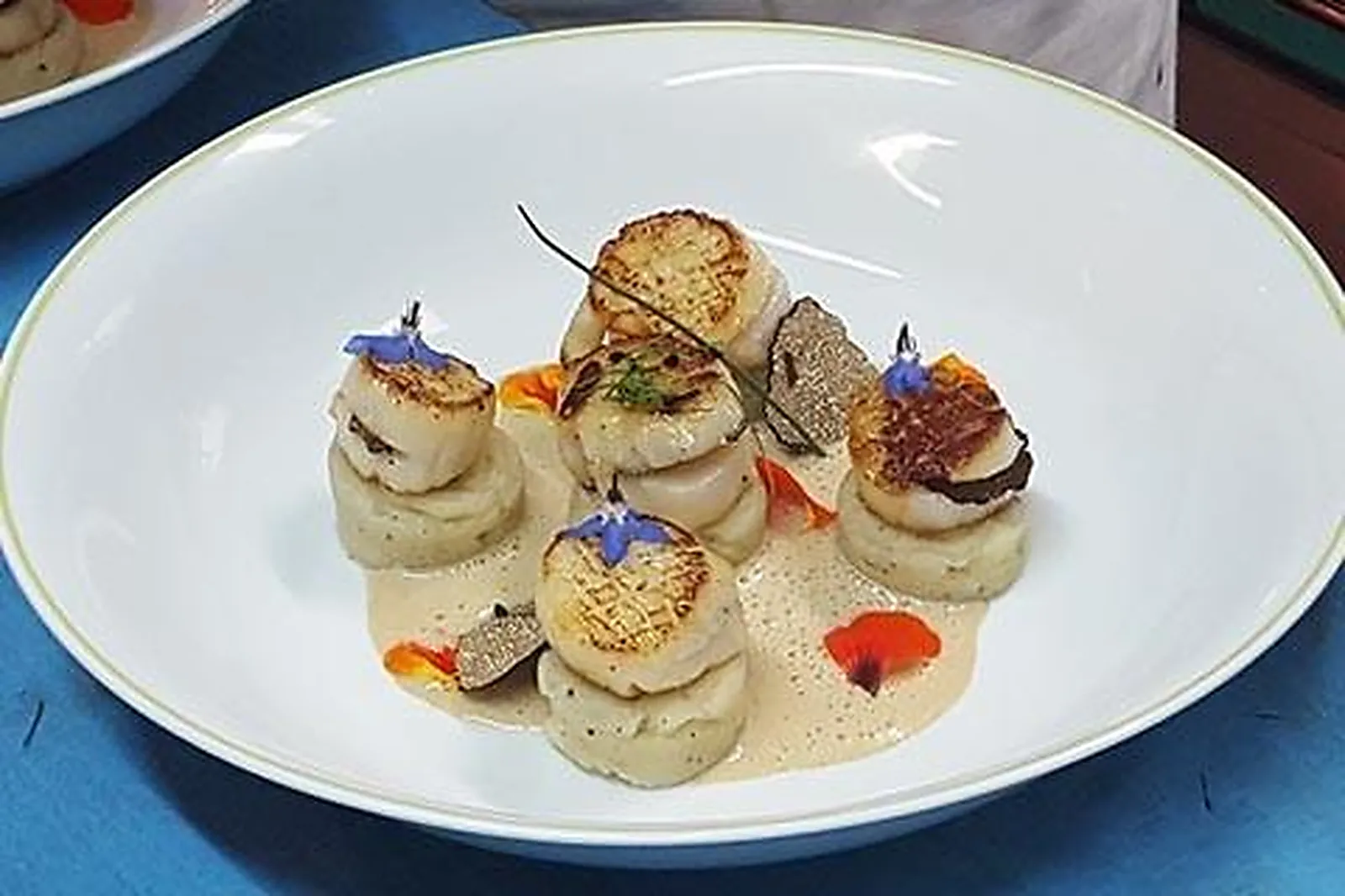 Cafés et Restaurants, RESTAURANTS - LE BREUIL-EN-AUGE (CALVADOS) : AUBERGE DU DAUPHIN