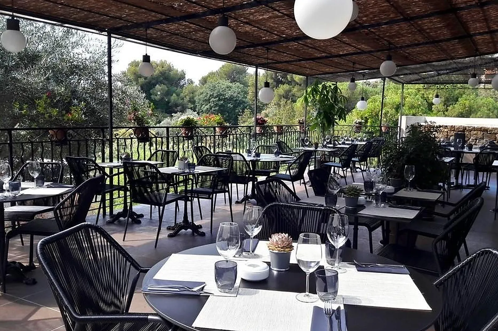 Cafés et Restaurants, RESTAURANTS - LE CANNET (ALPES-MARITIMES) : BISTROT DES ANGES