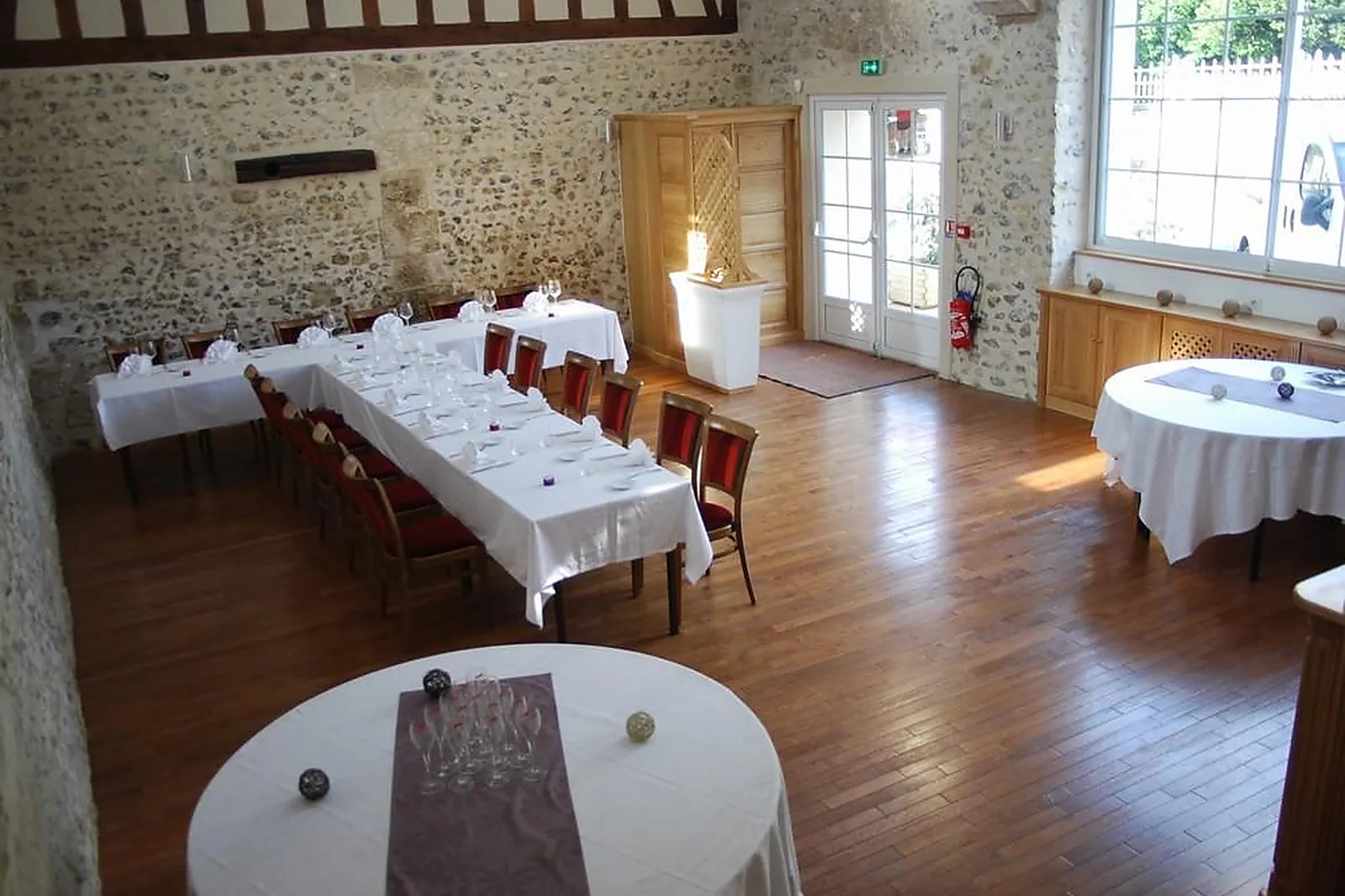 Cafés et Restaurants, RESTAURANTS - LE NEUBOURG (EURE) : LA LONGÈRE