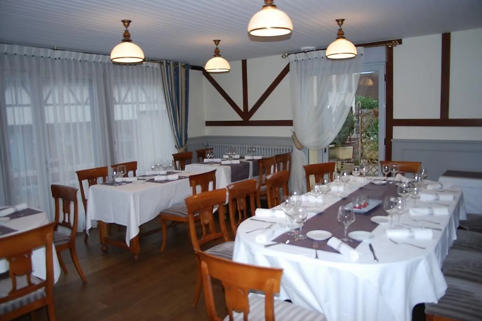 Cafés et Restaurants, RESTAURANTS - LE NEUBOURG (EURE) : LA LONGÈRE