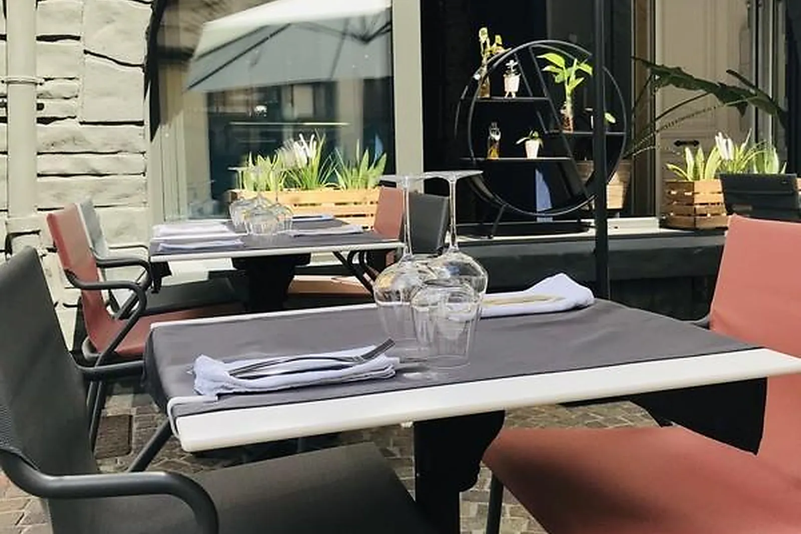 Cafés et Restaurants, RESTAURANTS - LILLE (NORD) : AROME BASE