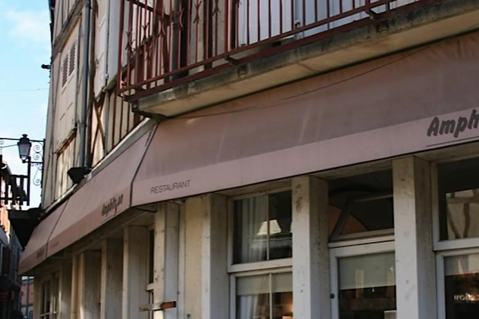 Cafés et Restaurants, RESTAURANTS - LIMOGES (HAUTE-VIENNE) : LL&RSQUO;AMPHITRYON LIMOGES