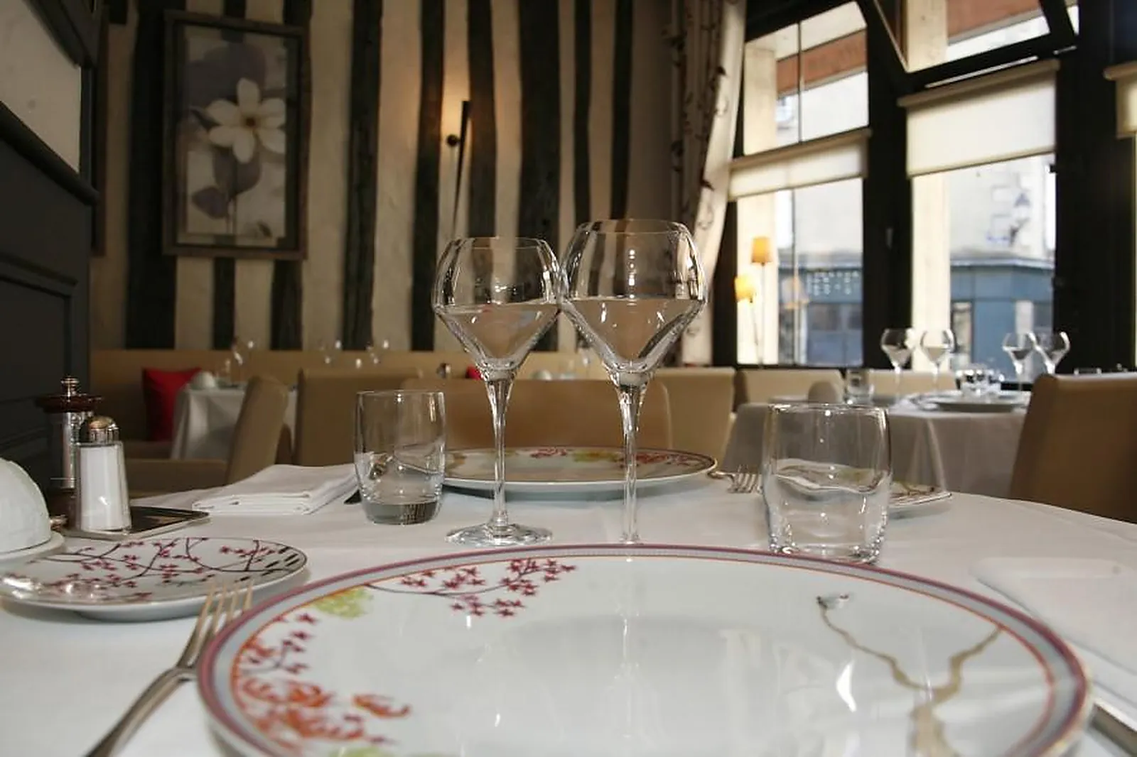 Cafés et Restaurants, RESTAURANTS - LIMOGES (HAUTE-VIENNE) : LL&RSQUO;AMPHITRYON LIMOGES