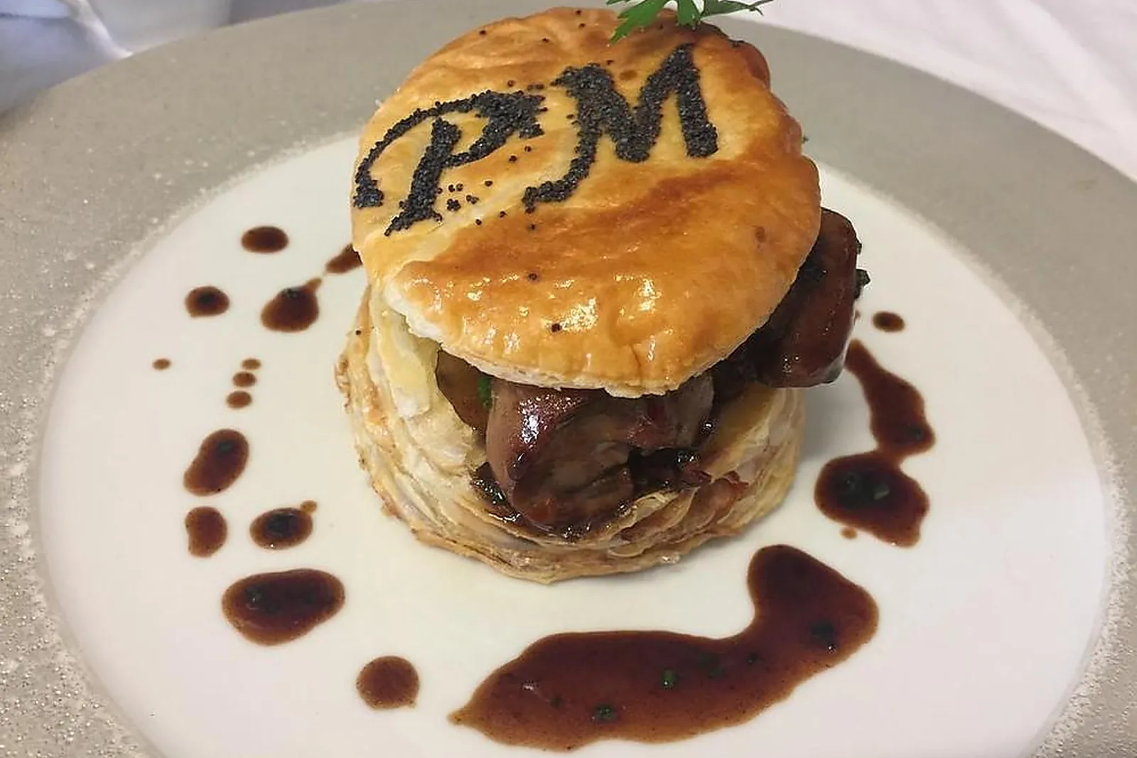 Cafés et Restaurants, RESTAURANTS - LIVRY-GARGAN (SEINE-SAINT-DENIS) : LA PETITE MARMITE