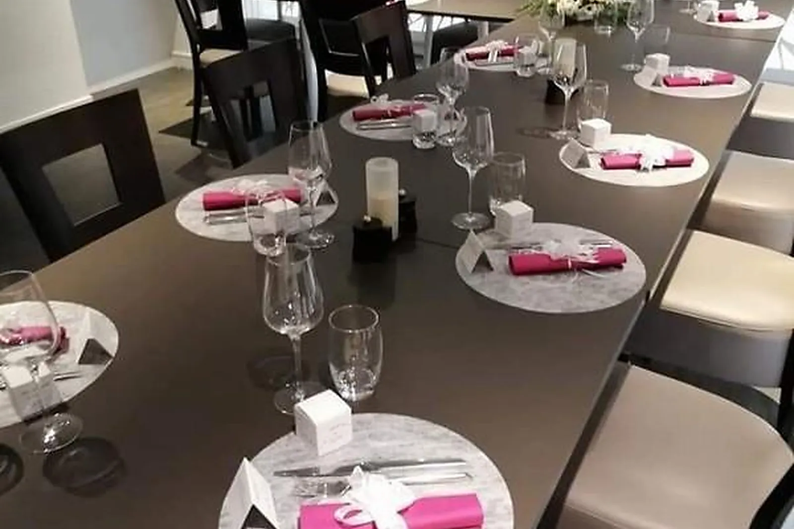 Cafés et Restaurants, RESTAURANTS - LONS-LE-SAUNIER (JURA) : LA COMÉDIE