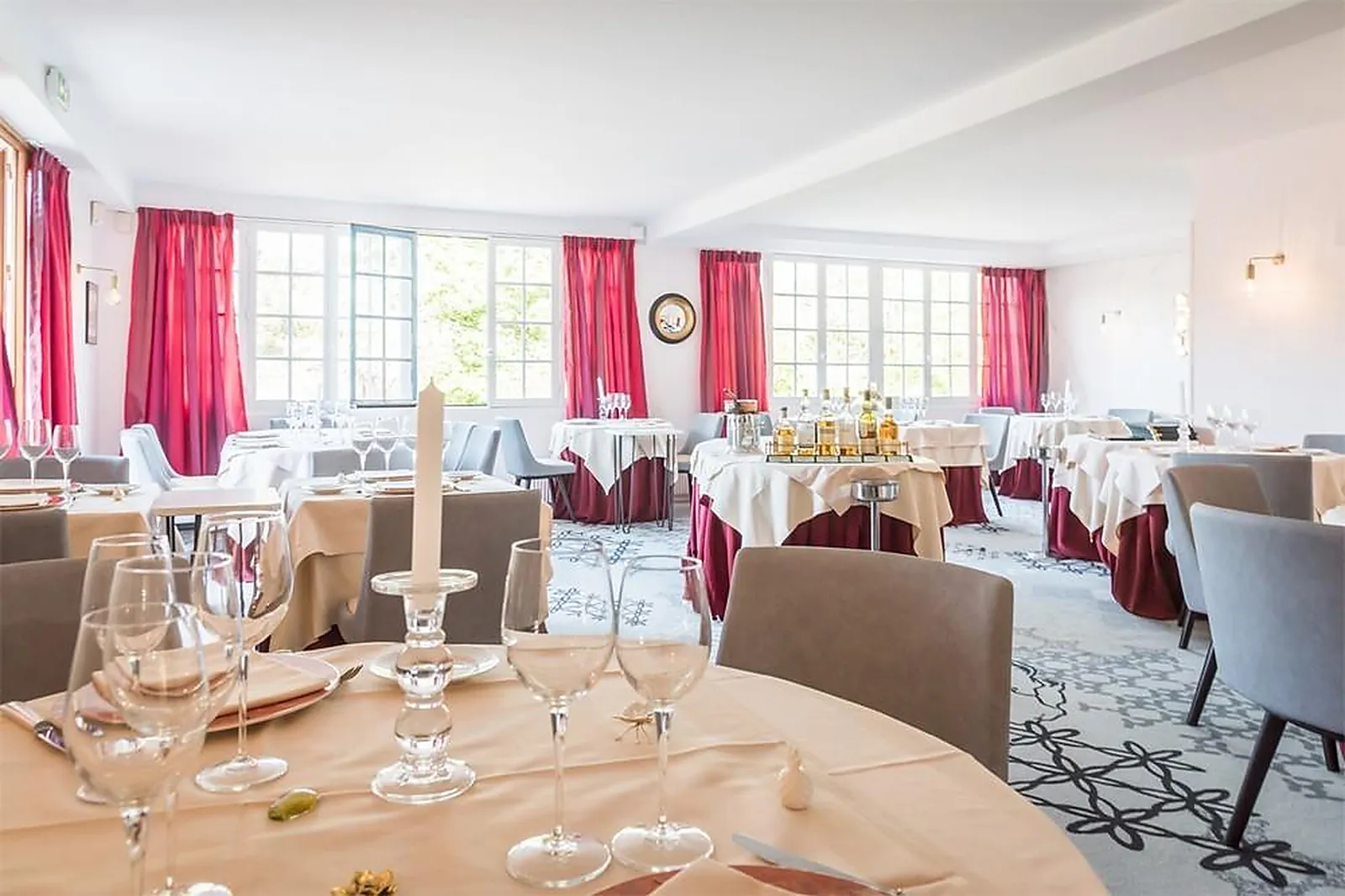 Cafés et Restaurants, RESTAURANTS - LOUVECIENNES (YVELINES) : AUX CHANDELLES