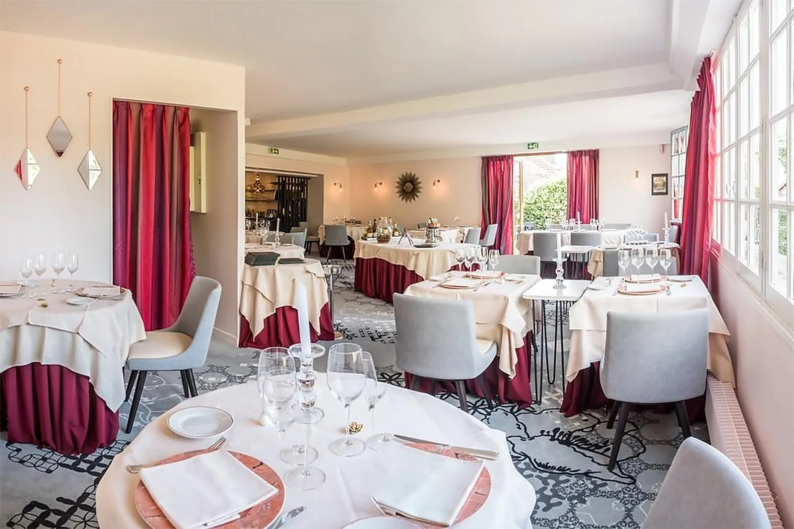 Cafés et Restaurants, RESTAURANTS - LOUVECIENNES (YVELINES) : AUX CHANDELLES
