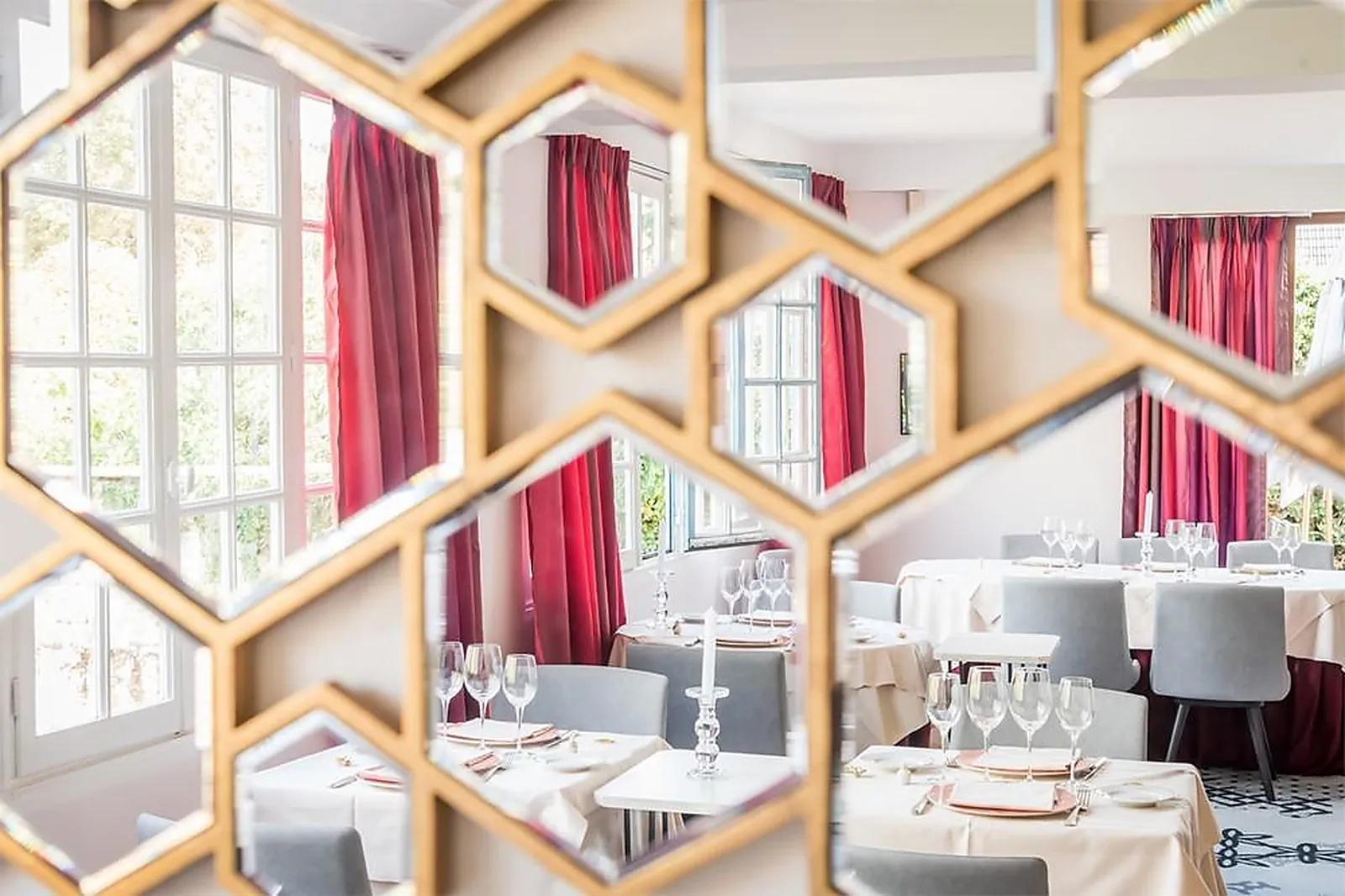 Cafés et Restaurants, RESTAURANTS - LOUVECIENNES (YVELINES) : AUX CHANDELLES