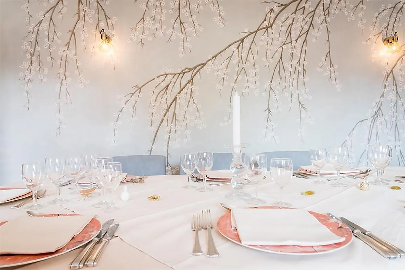 Cafés et Restaurants, RESTAURANTS - LOUVECIENNES (YVELINES) : AUX CHANDELLES