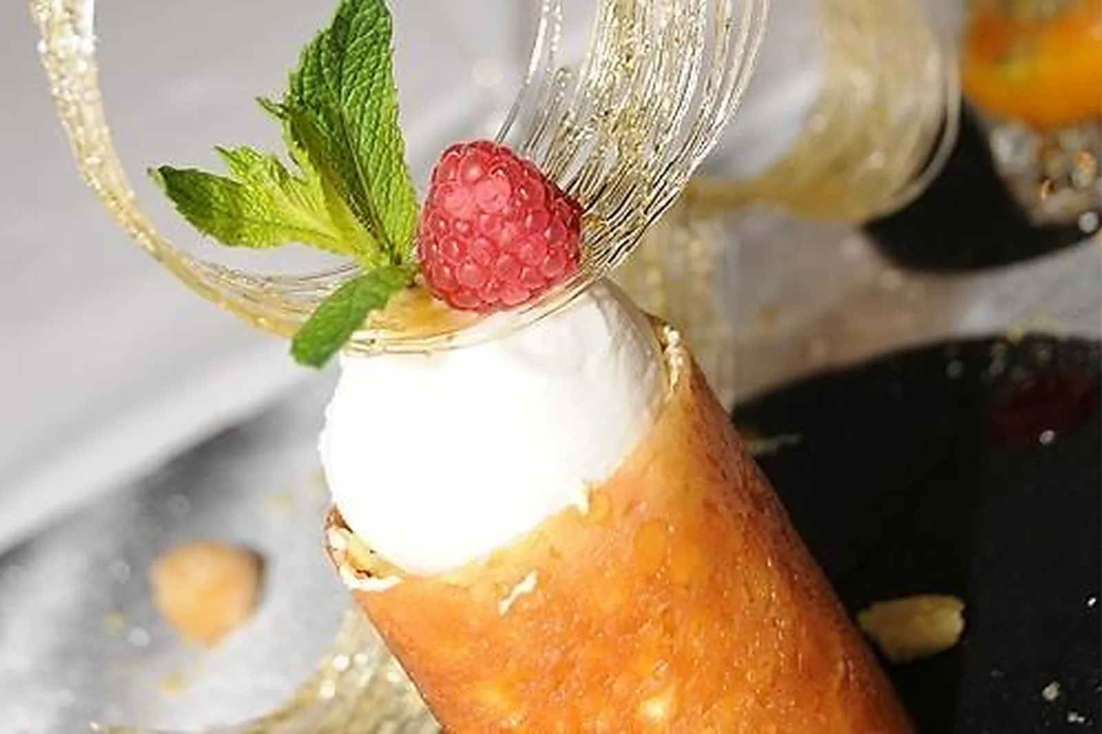 Cafés et Restaurants, RESTAURANTS - LUXE (CHARENTE) : AUBERGE DU CHEVAL BLANC LUXE