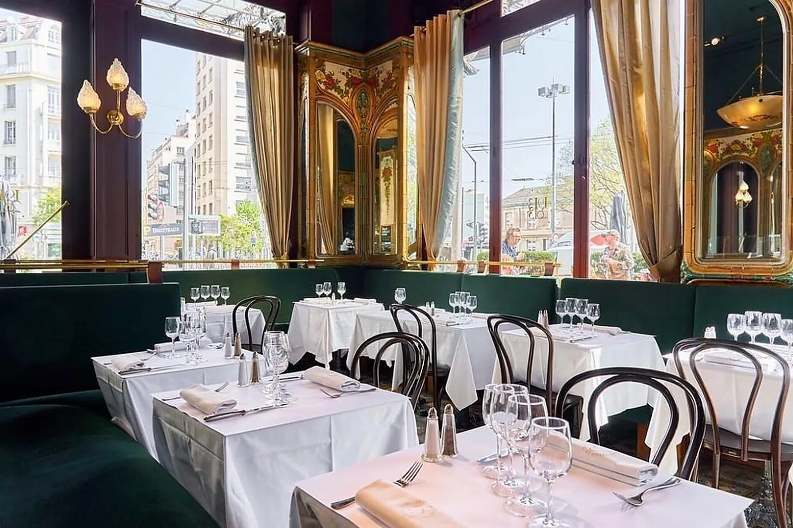 Cafés et Restaurants, RESTAURANTS - LYON (RHÔNE) : BRASSERIE DES BROTTEAUX