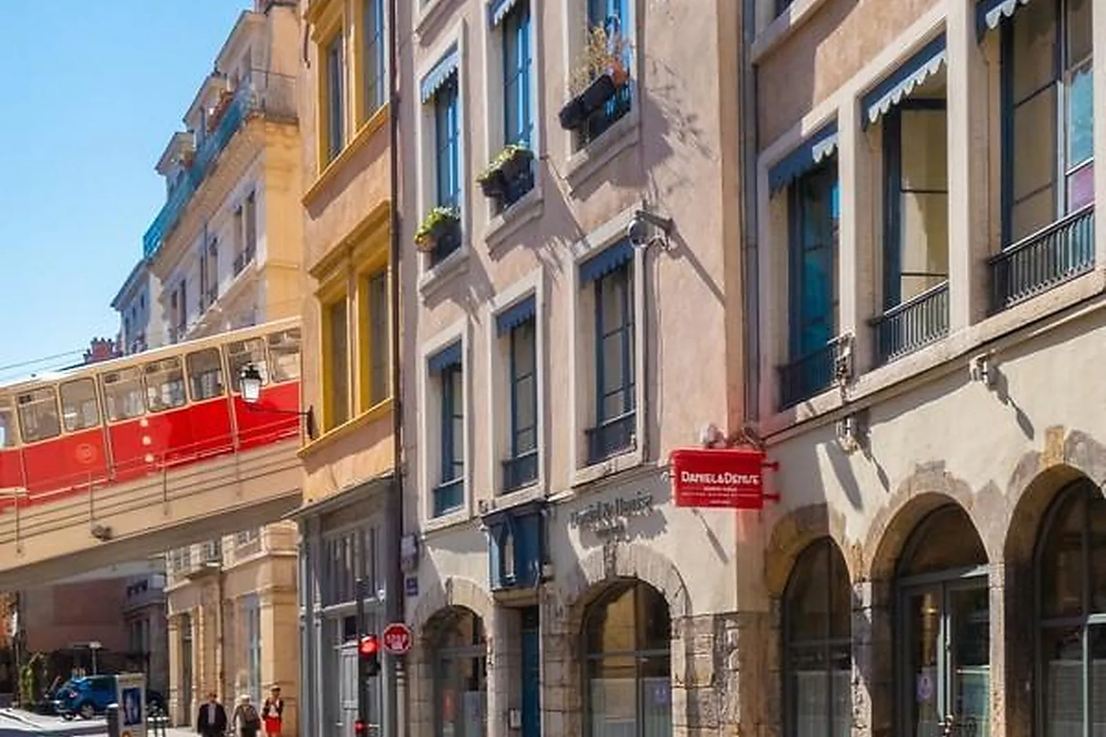 Cafés et Restaurants, RESTAURANTS - LYON (RHÔNE) : DANIEL ET DENISE SAINT-JEAN