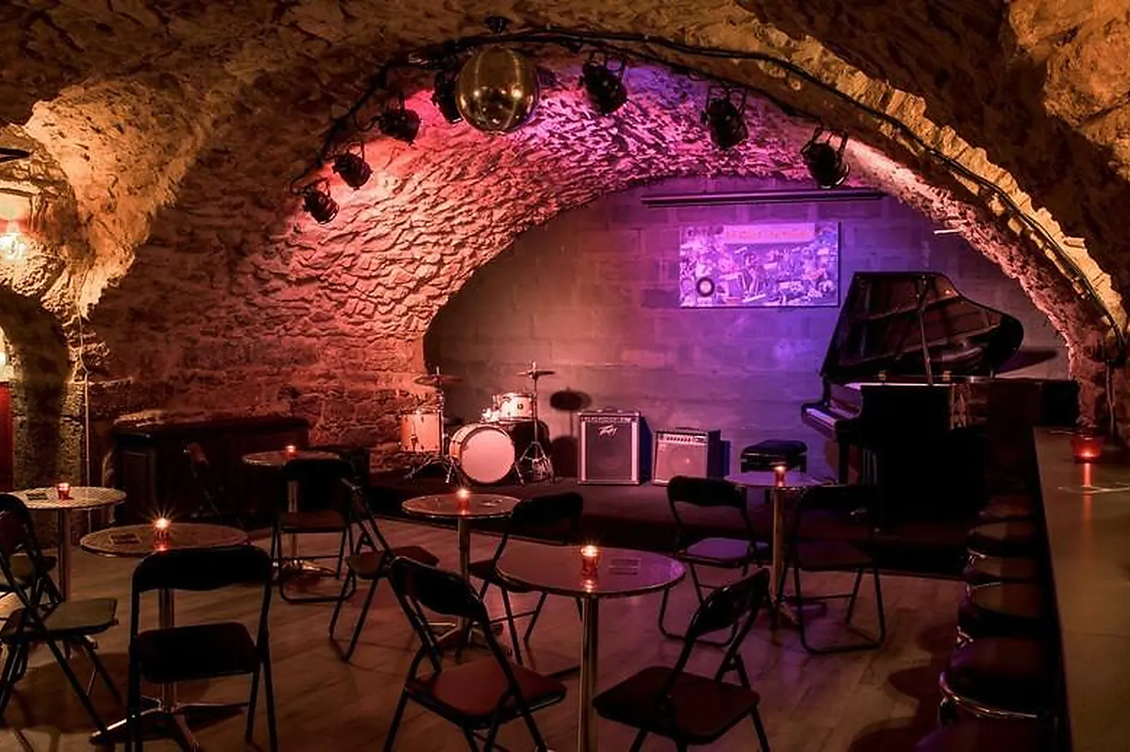 Cafés et Restaurants, RESTAURANTS - LYON (RHÔNE) : LA CLÉ DE VOÛTE