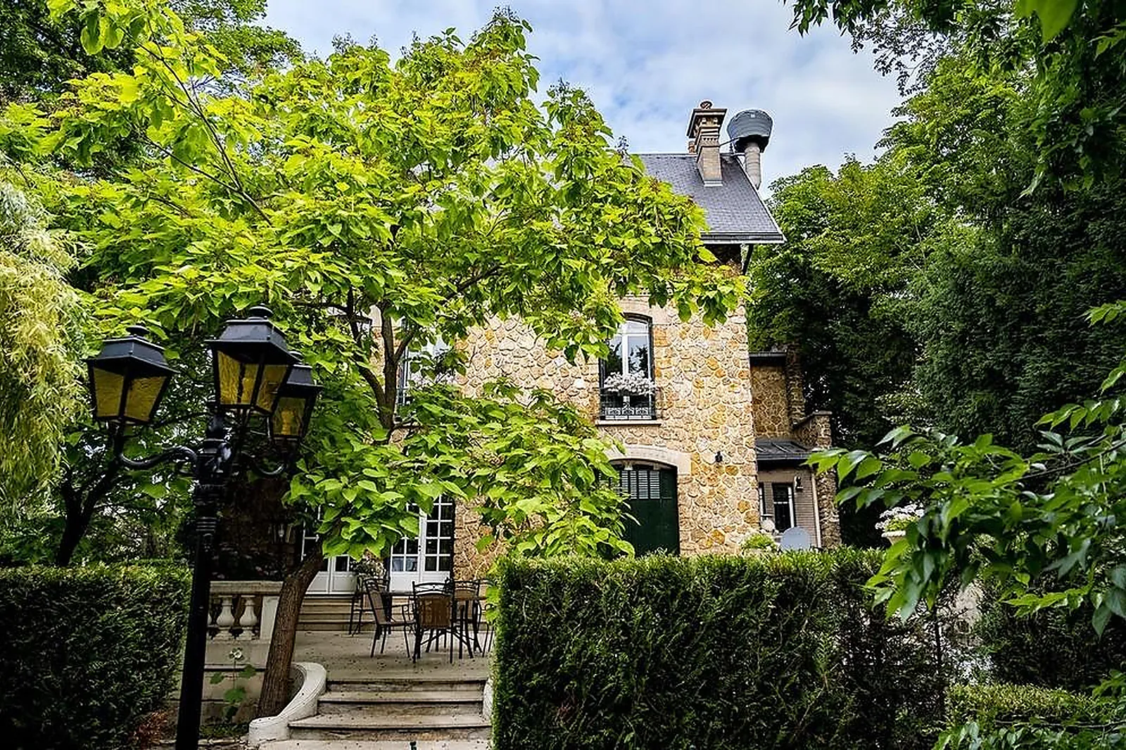 Cafés et Restaurants, RESTAURANTS - MAISONS-LAFFITTE (YVELINES) : LE TASTEVIN