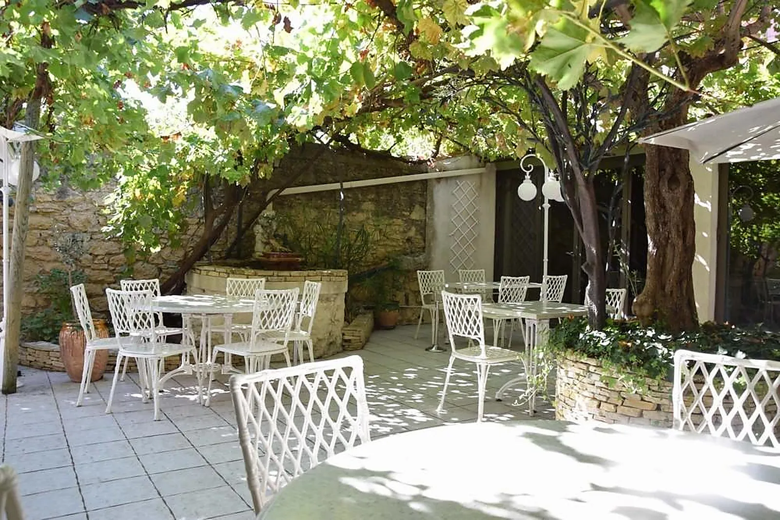 Cafés et Restaurants, RESTAURANTS - MARAUSSAN (HÉRAULT) : PARFUMS DE GARRIGUES