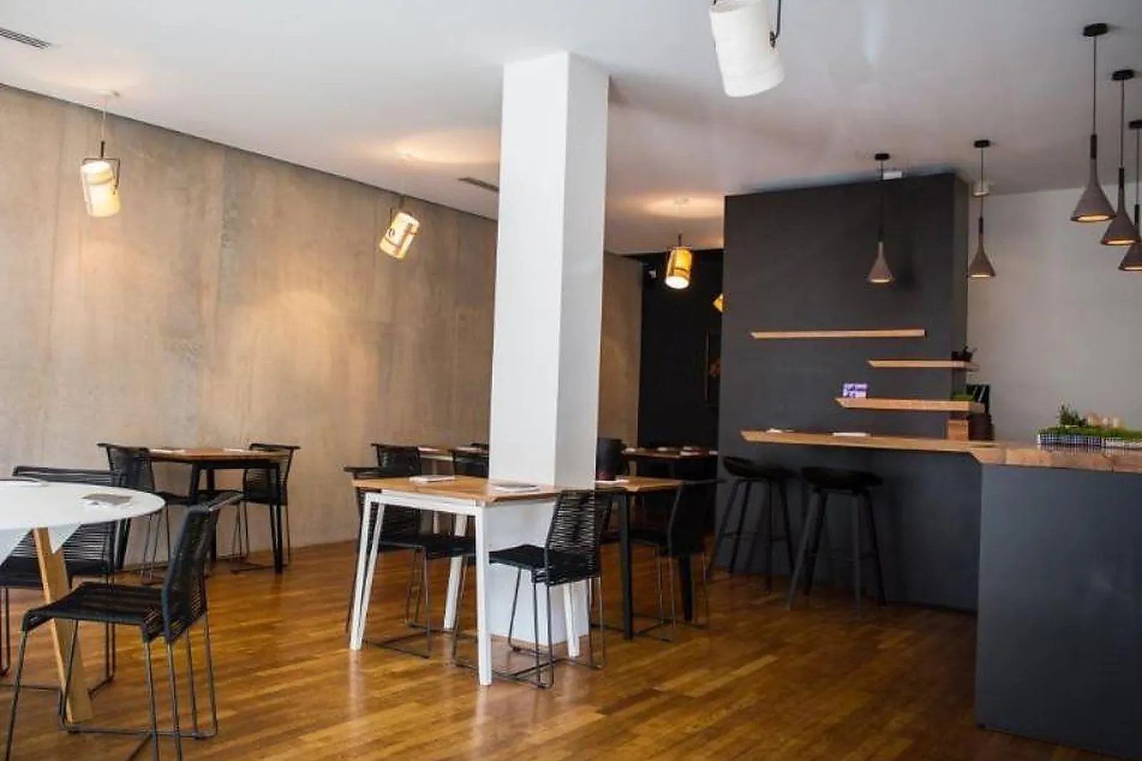 Cafés et Restaurants, RESTAURANTS - MARSEILLE (BOUCHES-DU-RHÔNE) : AM PAR ALEXANDRE MAZZIA