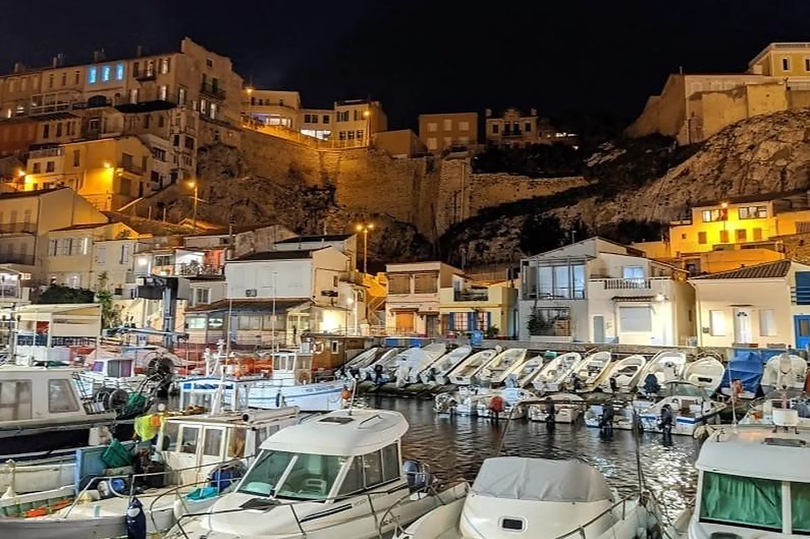 Cafés et Restaurants, RESTAURANTS - MARSEILLE (BOUCHES-DU-RHÔNE) : CHEZ FONFON