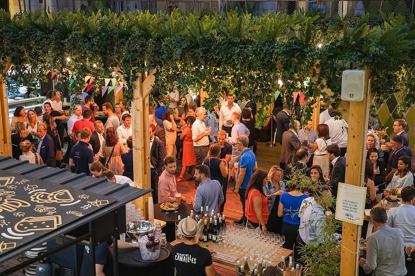 Cafés et Restaurants, RESTAURANTS - MARSEILLE (BOUCHES-DU-RHÔNE) : LA PLACE DES CANAILLES