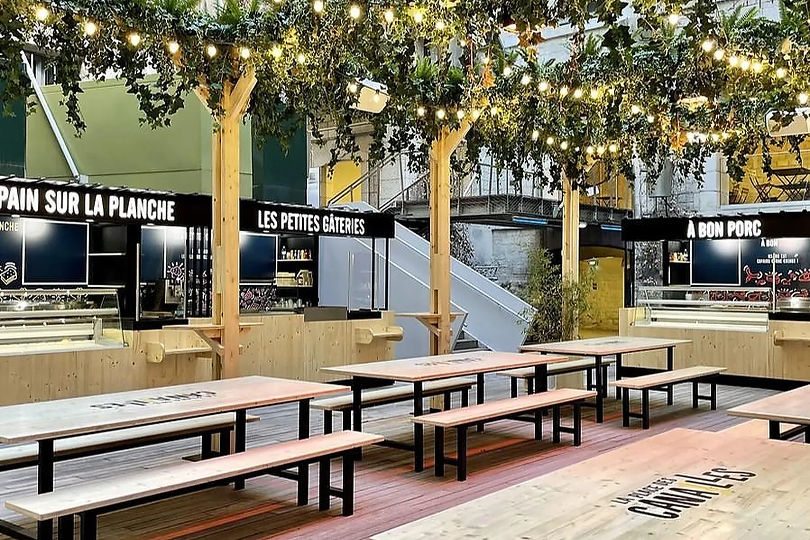 Cafés et Restaurants, RESTAURANTS - MARSEILLE (BOUCHES-DU-RHÔNE) : LA PLACE DES CANAILLES