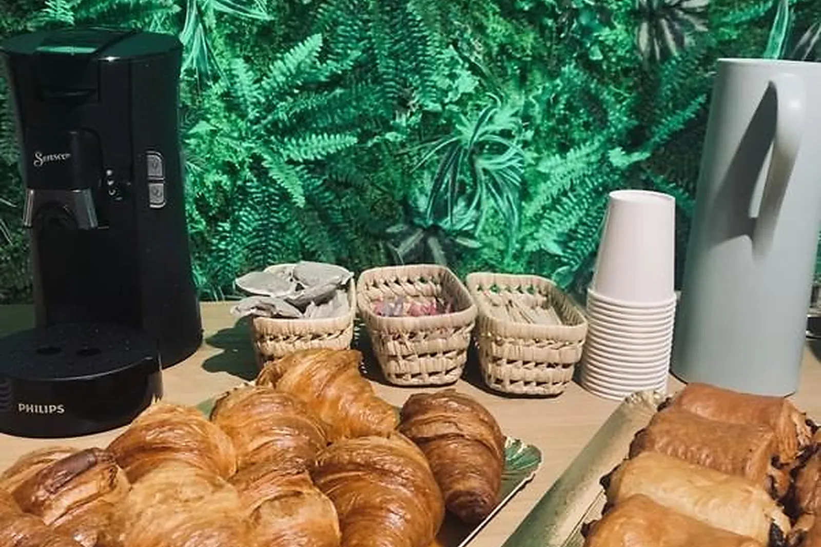 Cafés et Restaurants, RESTAURANTS - MARSEILLE (BOUCHES-DU-RHÔNE) : LA PLACE DES CANAILLES