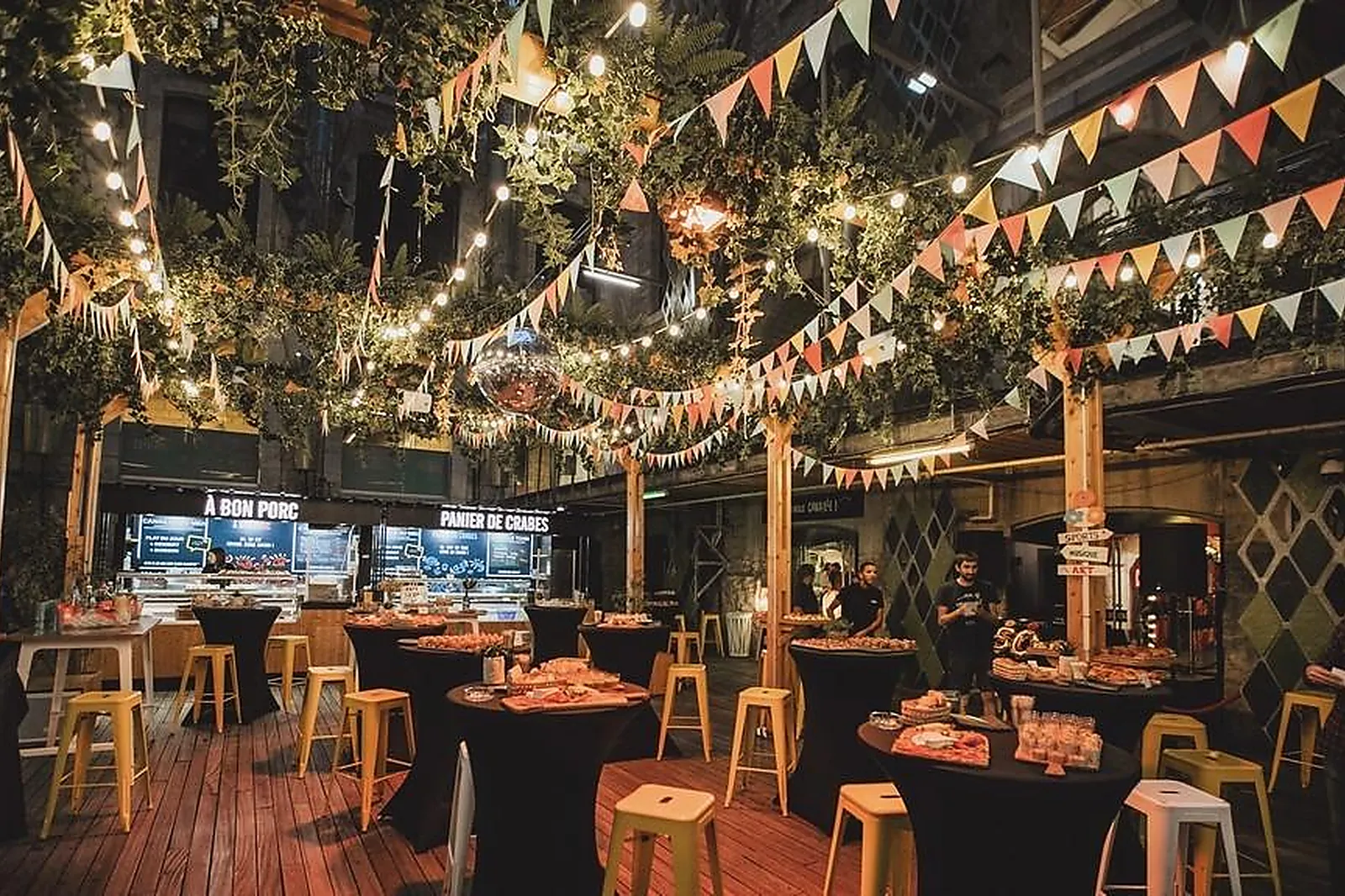 Cafés et Restaurants, RESTAURANTS - MARSEILLE (BOUCHES-DU-RHÔNE) : LA PLACE DES CANAILLES