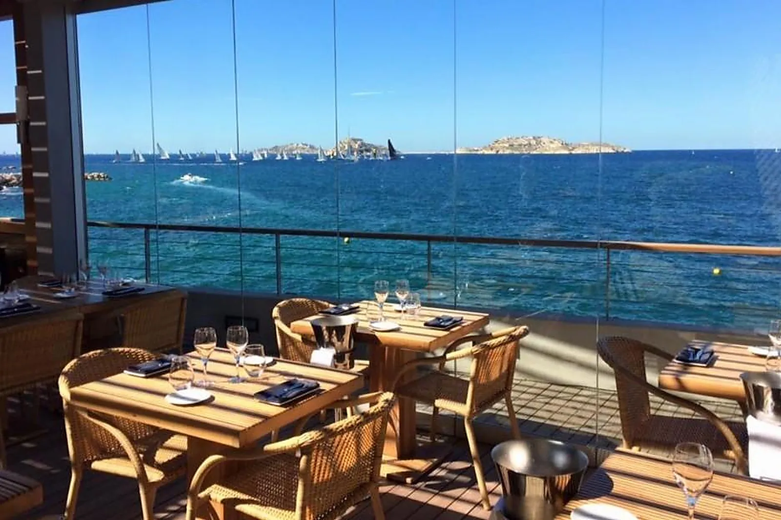 Cafés et Restaurants, RESTAURANTS - MARSEILLE (BOUCHES-DU-RHÔNE) : LE PERON
