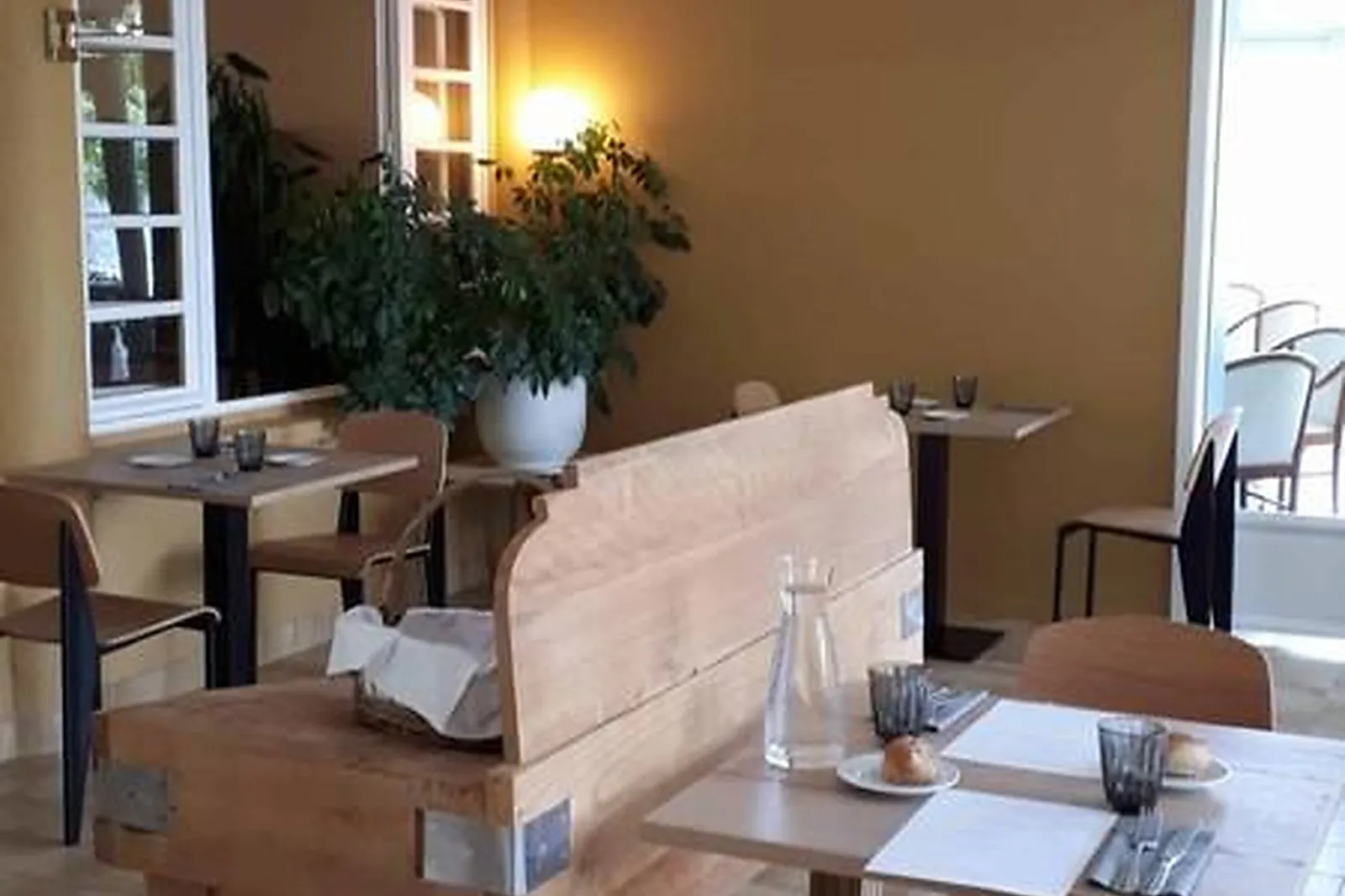 Cafés et Restaurants, RESTAURANTS - MEYRAS (ARDÈCHE) : RESTAURANT BRIOUDE