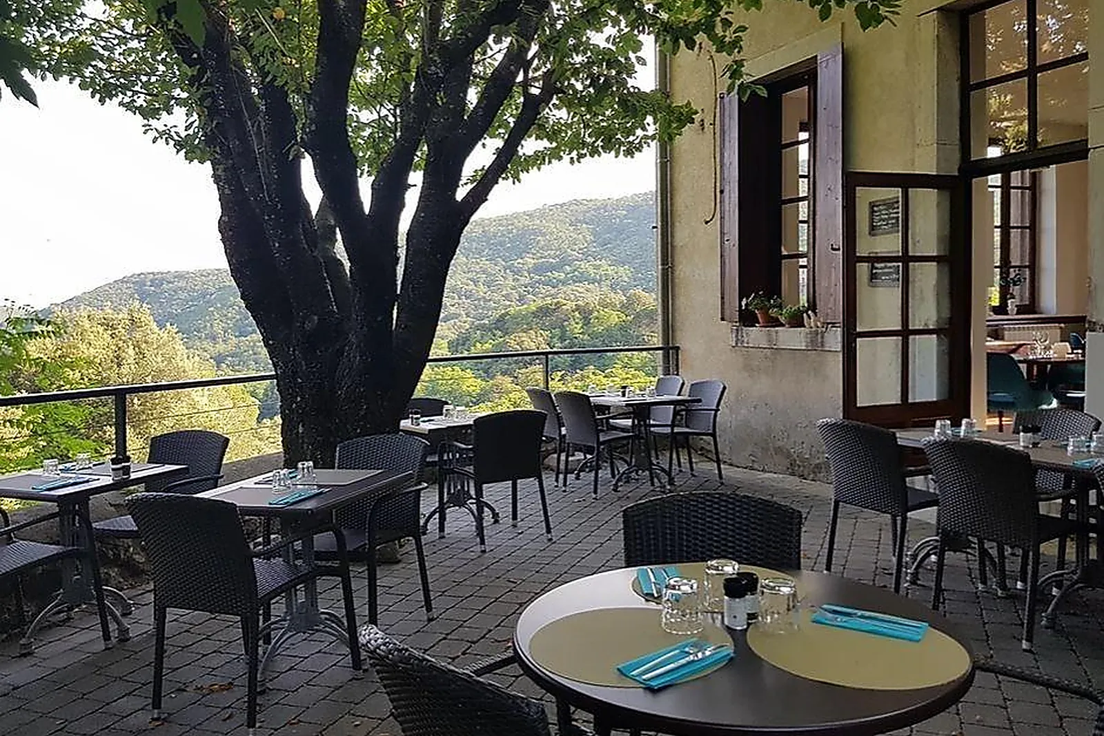 Cafés et Restaurants, RESTAURANTS - MONOBLET (GARD) : AUBERGE DE VALESTALIÈRE