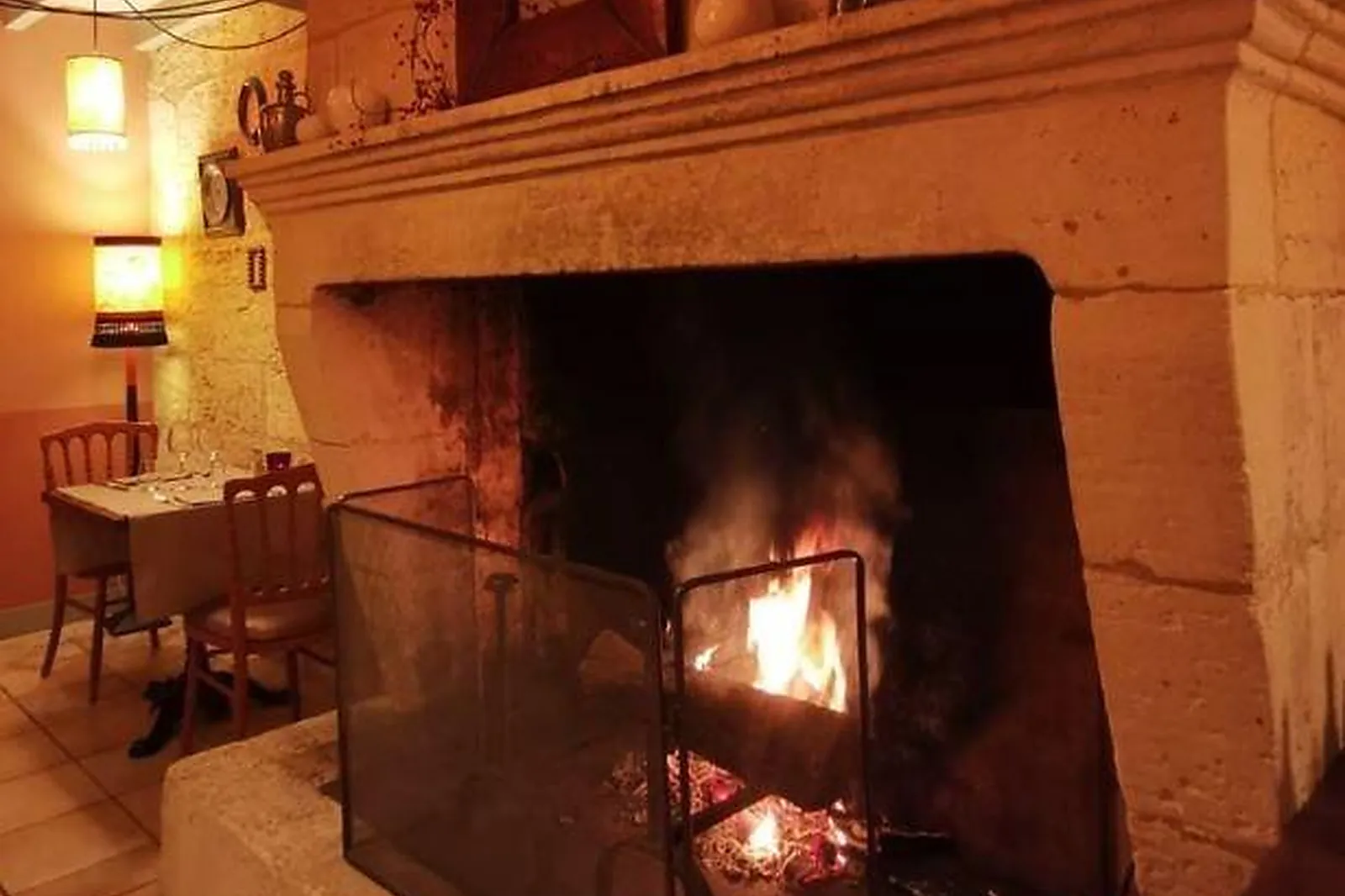 Cafés et Restaurants, RESTAURANTS - MONTAGNE (GIRONDE) : LE CLOS MIRANDE