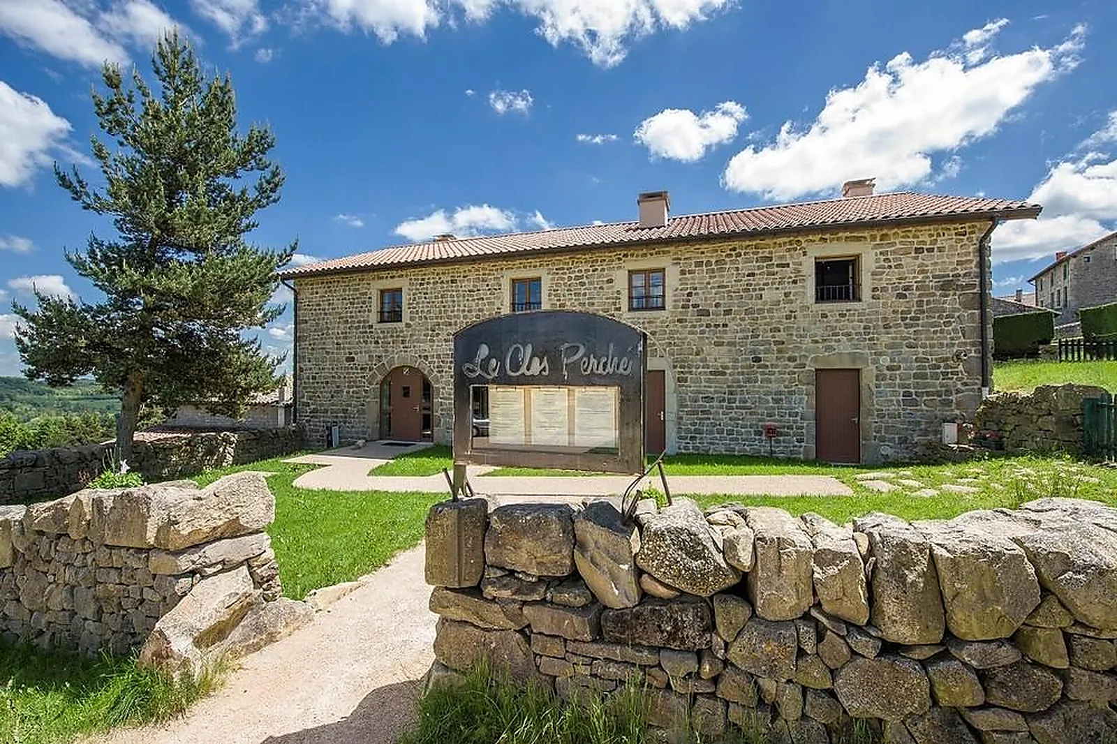 Cafés et Restaurants, RESTAURANTS - MONTARCHER (LOIRE) : LE CLOS PERCHÉ