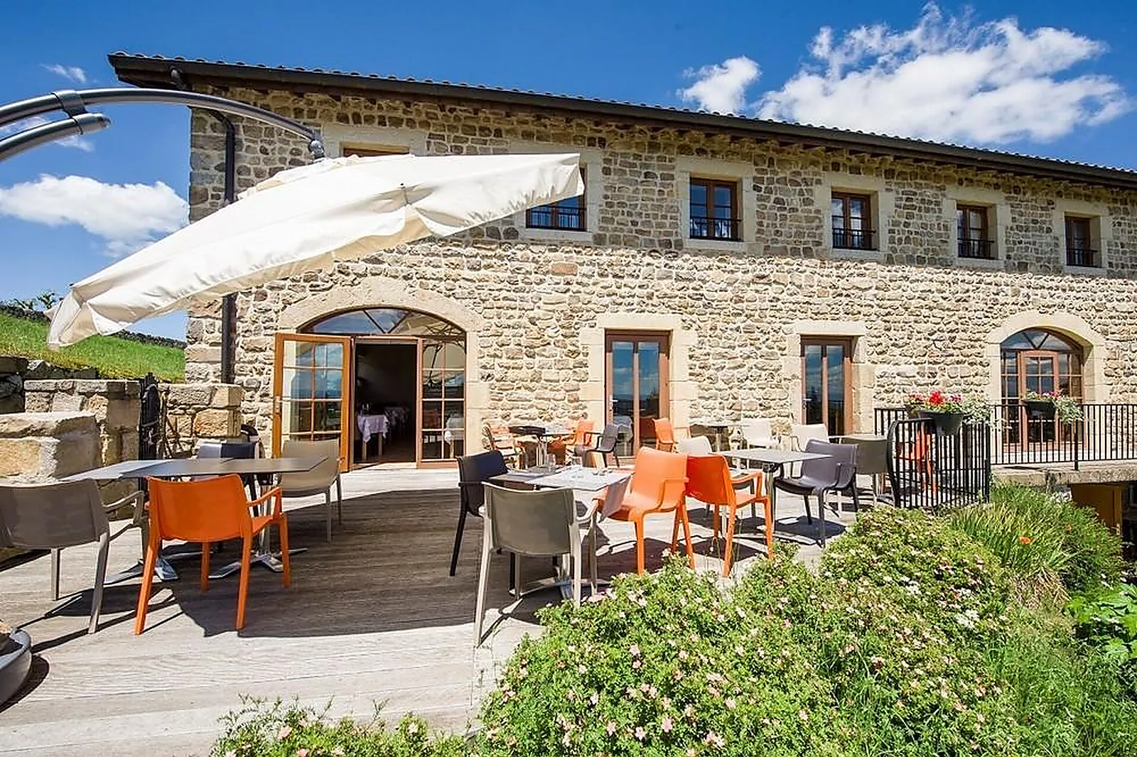 Cafés et Restaurants, RESTAURANTS - MONTARCHER (LOIRE) : LE CLOS PERCHÉ