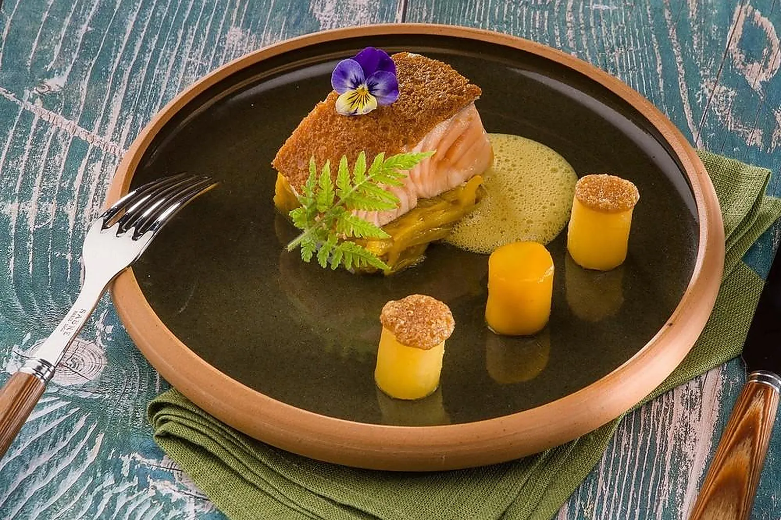 Cafés et Restaurants, RESTAURANTS - MONTARCHER (LOIRE) : LE CLOS PERCHÉ