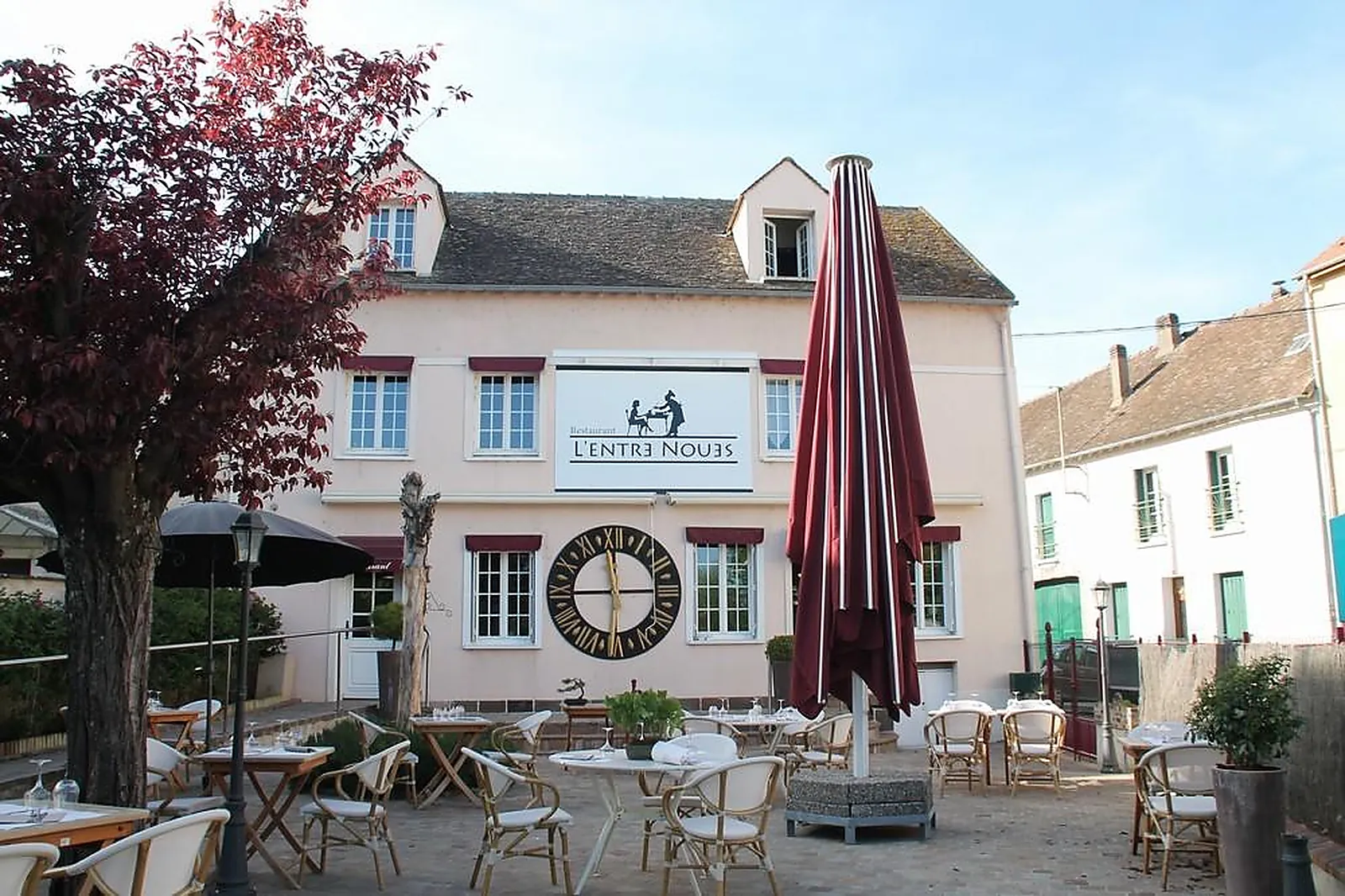 Cafés et Restaurants, RESTAURANTS - MONTEREAU-FAULT-YONNE (SEINE-ET-MARNE) : LL&RSQUO;ENTRE NOUES