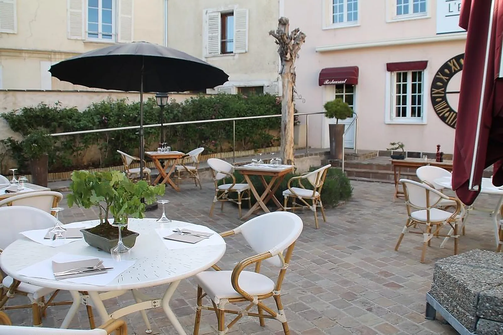 Cafés et Restaurants, RESTAURANTS - MONTEREAU-FAULT-YONNE (SEINE-ET-MARNE) : LL&RSQUO;ENTRE NOUES