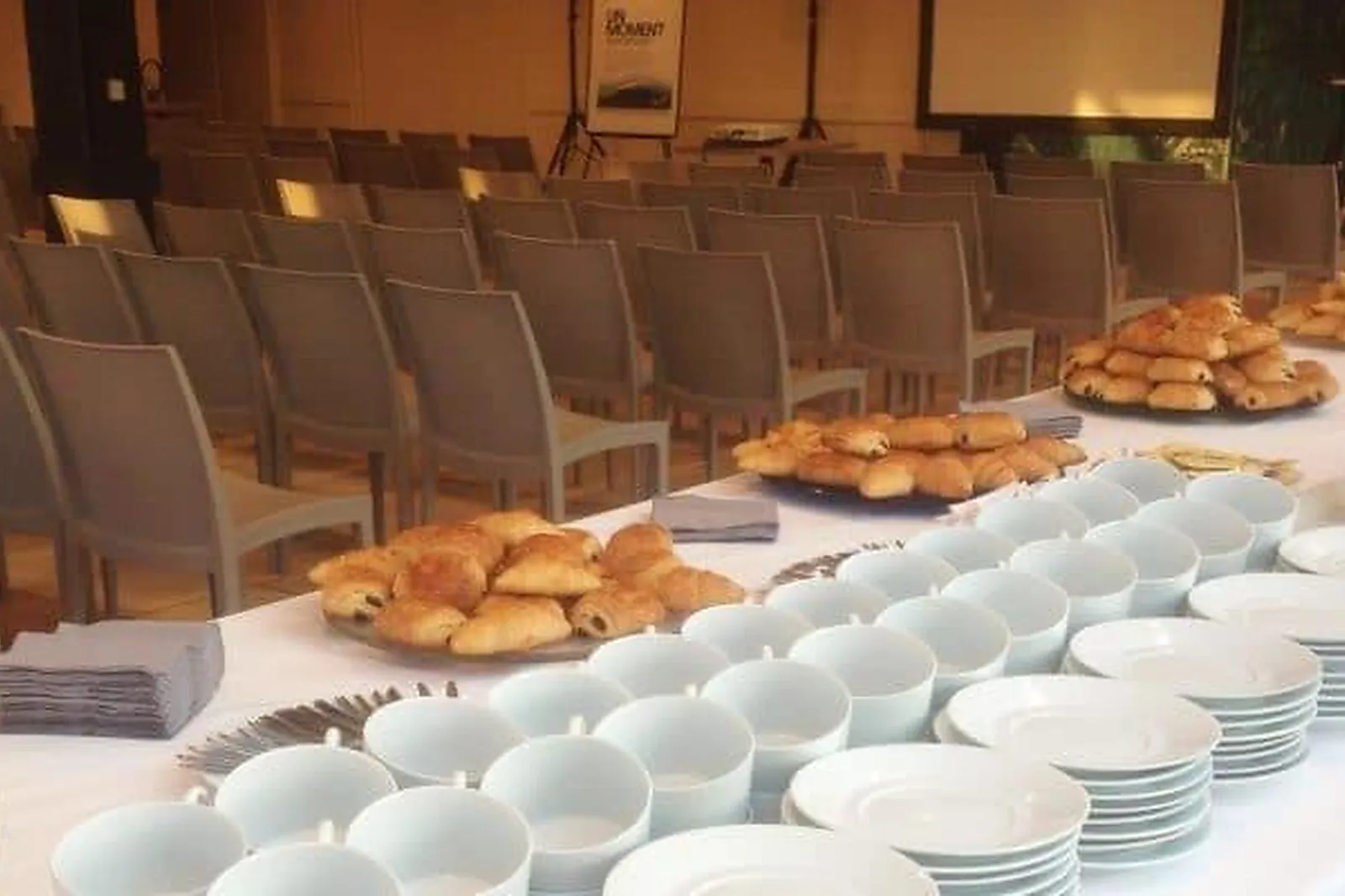 Cafés et Restaurants, RESTAURANTS - MONTIGNY-LE-BRETONNEUX (YVELINES) : LA KANTINE