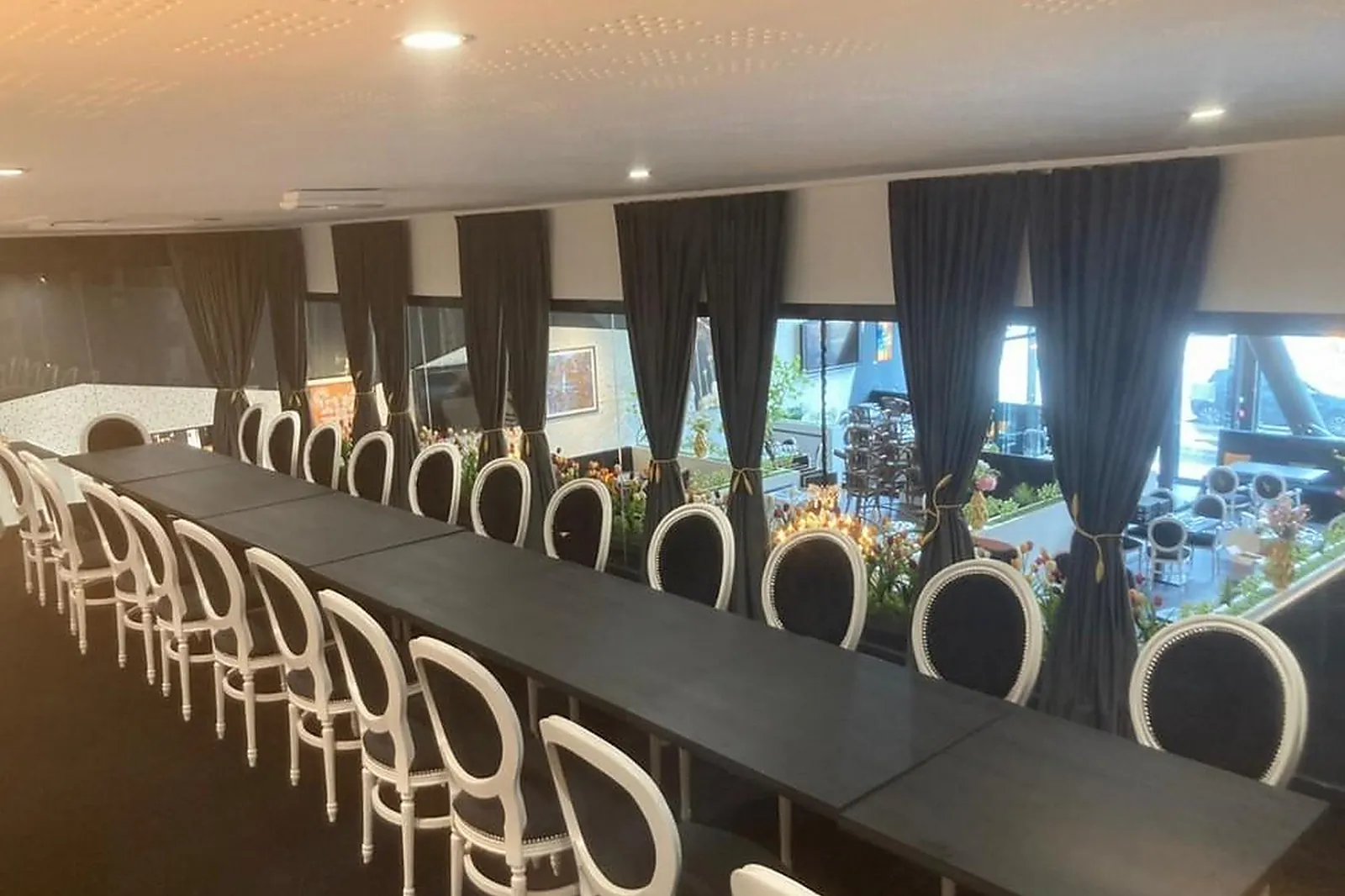 Cafés et Restaurants, RESTAURANTS - NANTERRE (HAUTS-DE-SEINE) : LE FAUBOURG