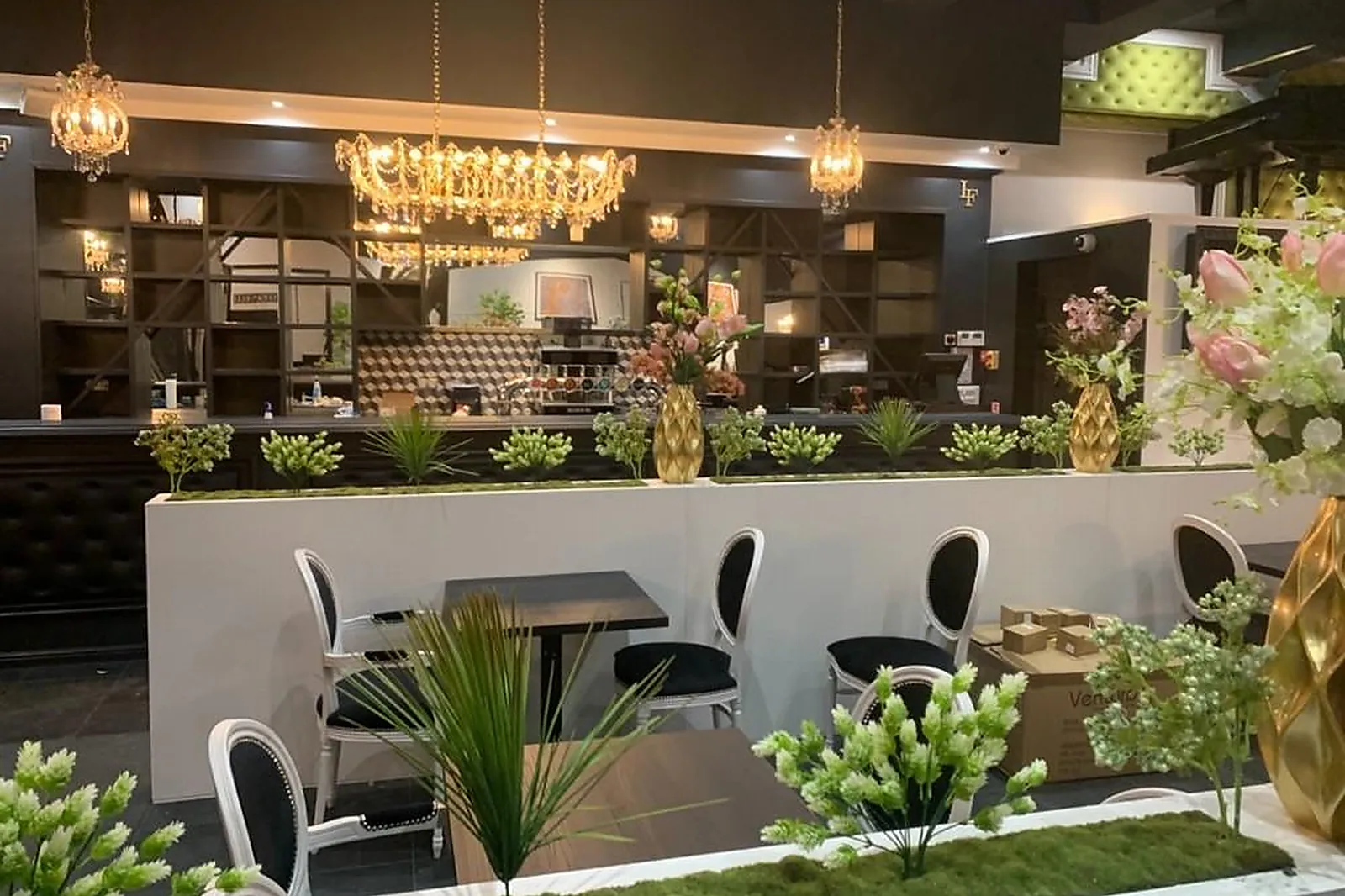 Cafés et Restaurants, RESTAURANTS - NANTERRE (HAUTS-DE-SEINE) : LE FAUBOURG